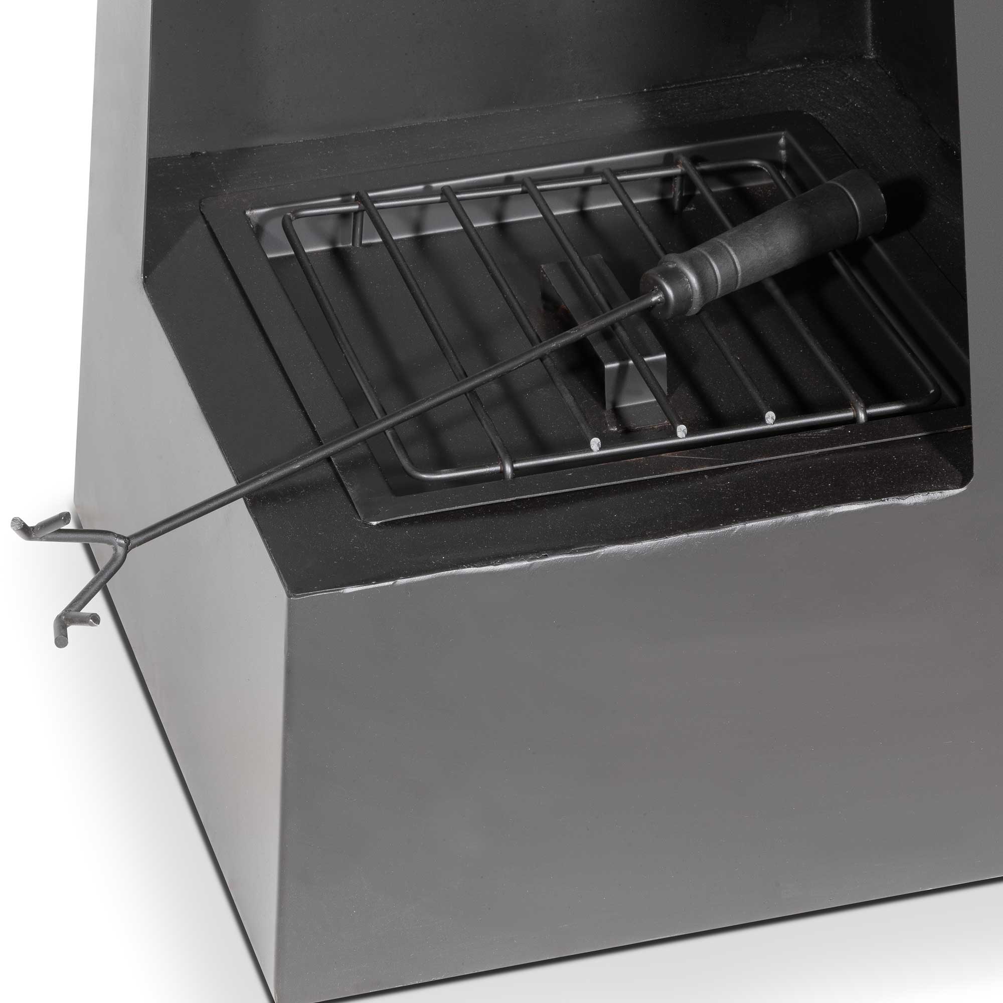 Dellonda DG105 Chimineas Action shot - poker