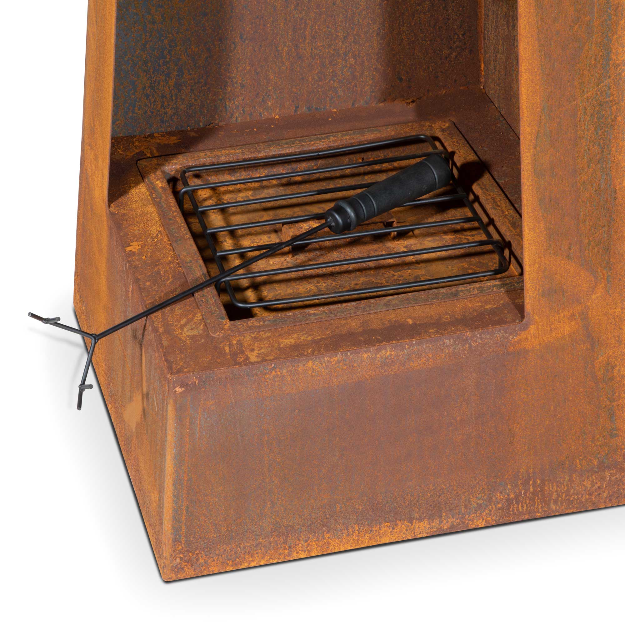 Dellonda DG106 Chimineas Action shot - poker