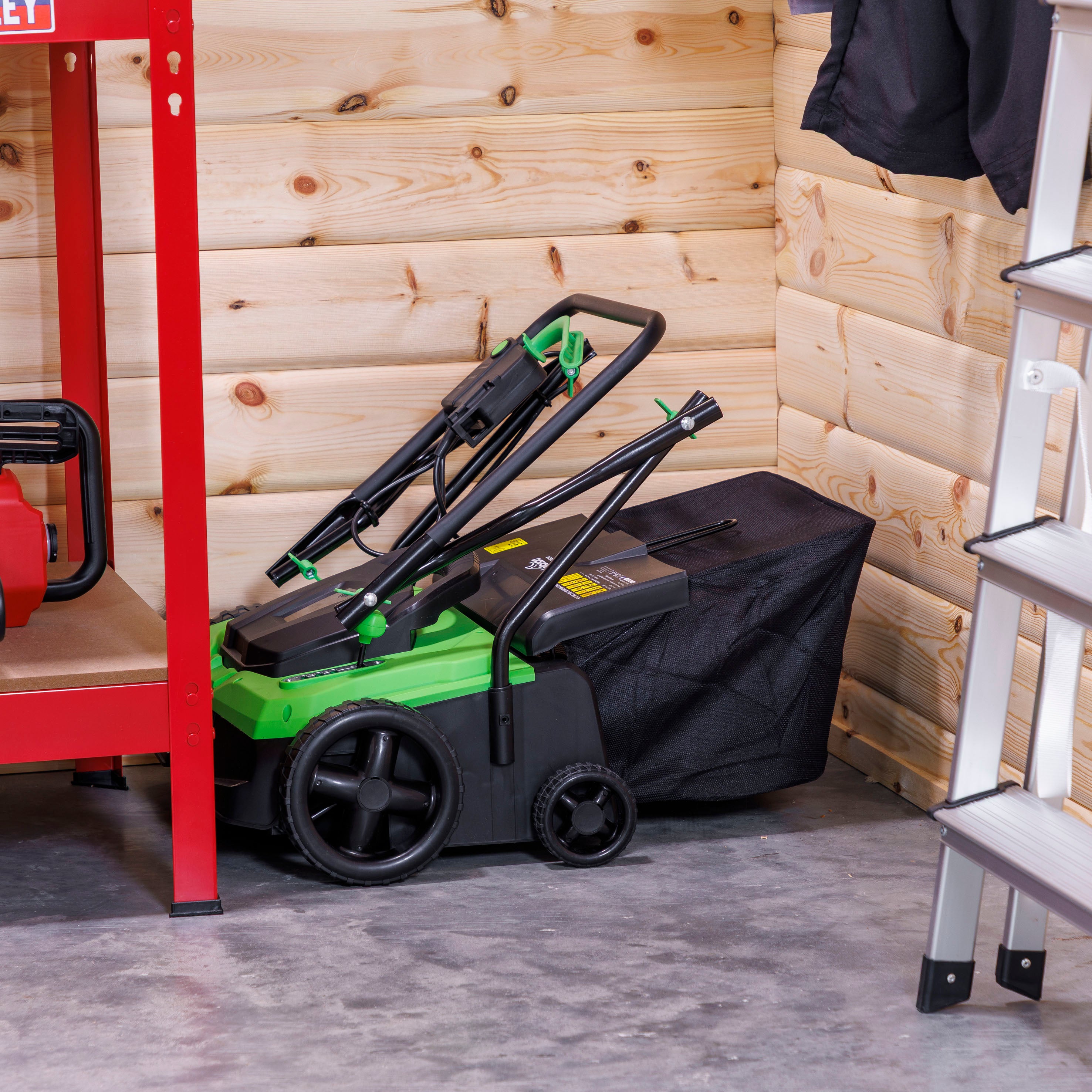 Dellonda DG216 Scarifiers Action shot - easy - storage