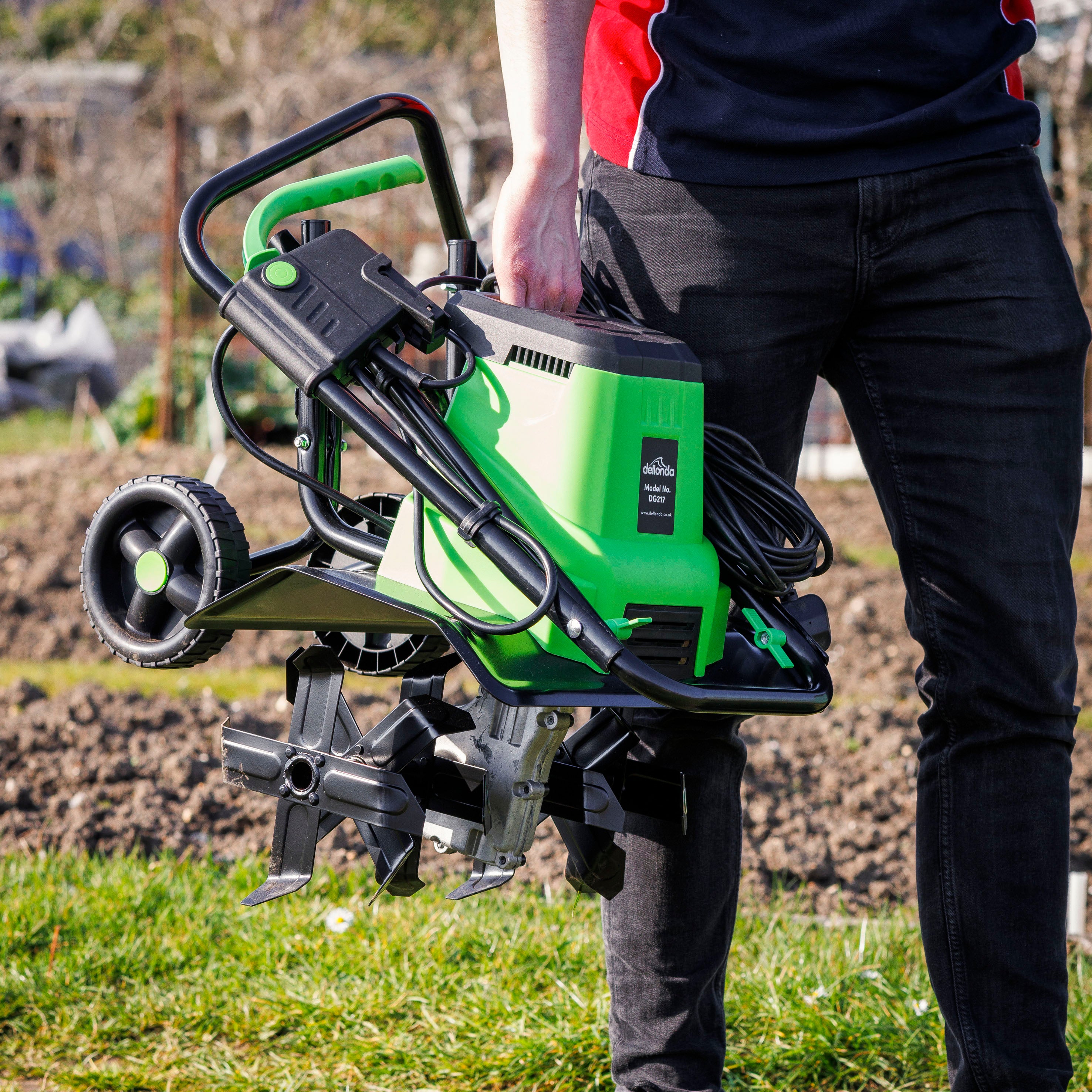 Dellonda DG216 Scarifiers Action shot - lightweight