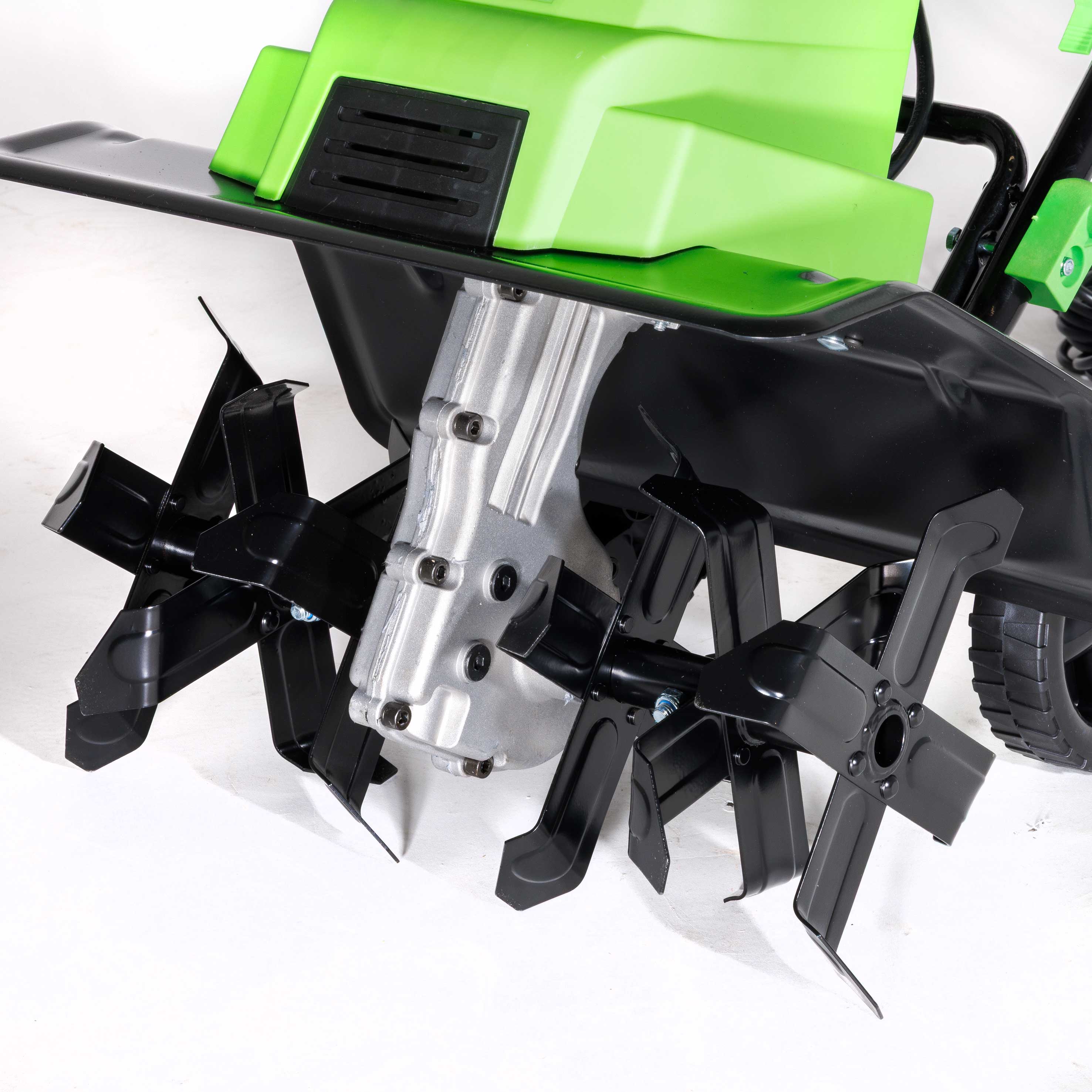 Dellonda DG217 Tillers Action shot - blades