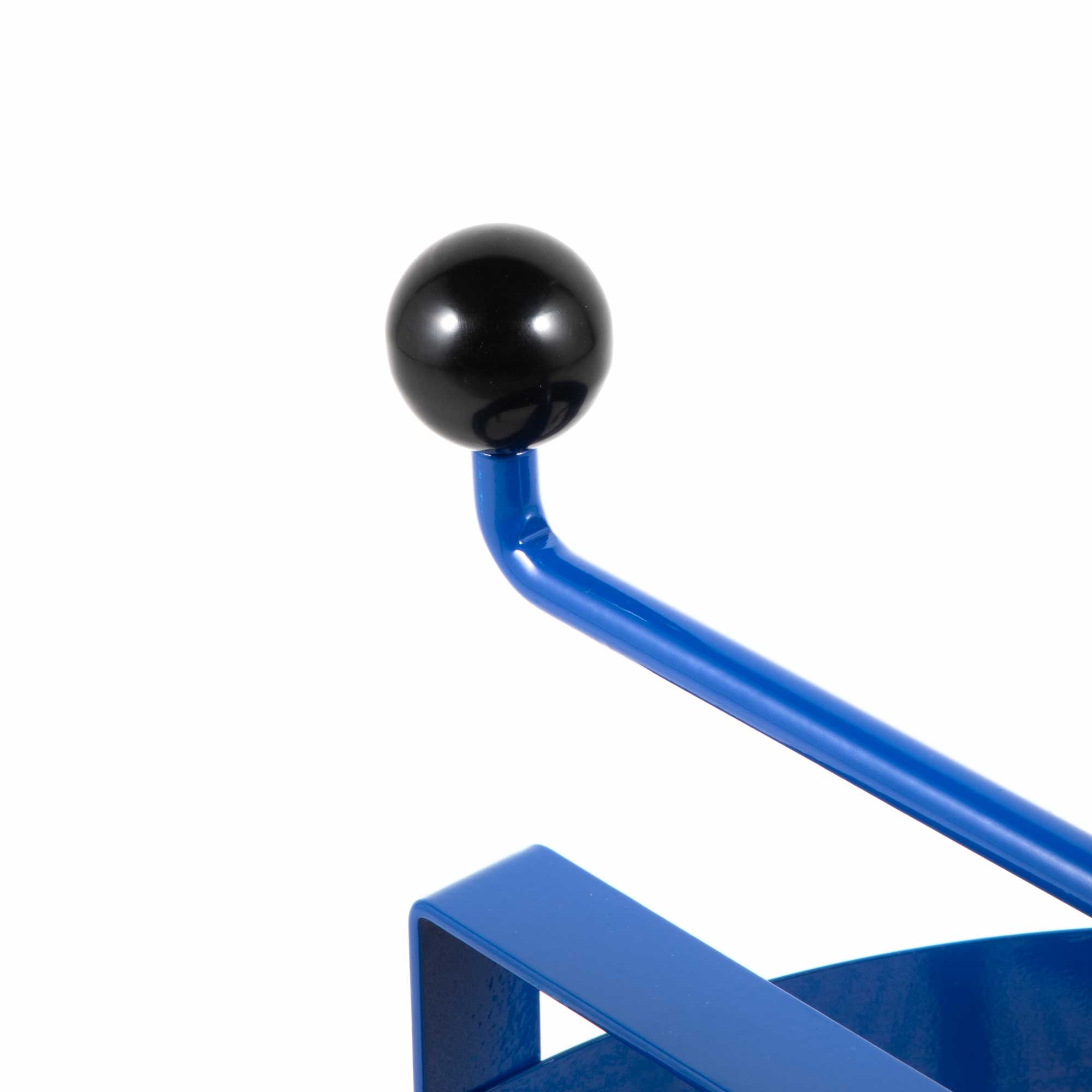 Dellonda DG261 Soil Sieve Action shot - close - handle