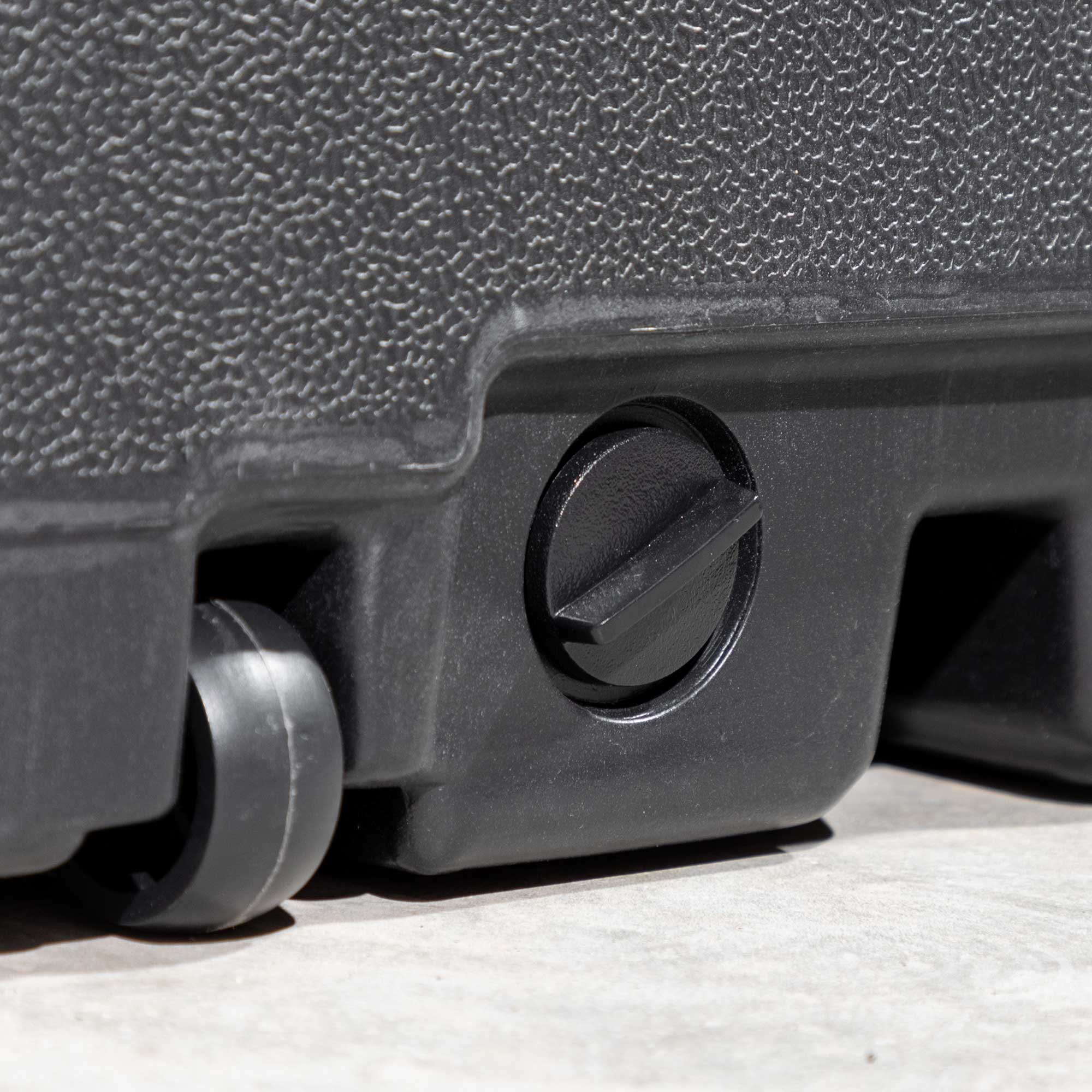 Dellonda DG266 Parasol Base Action shot - water - outlet