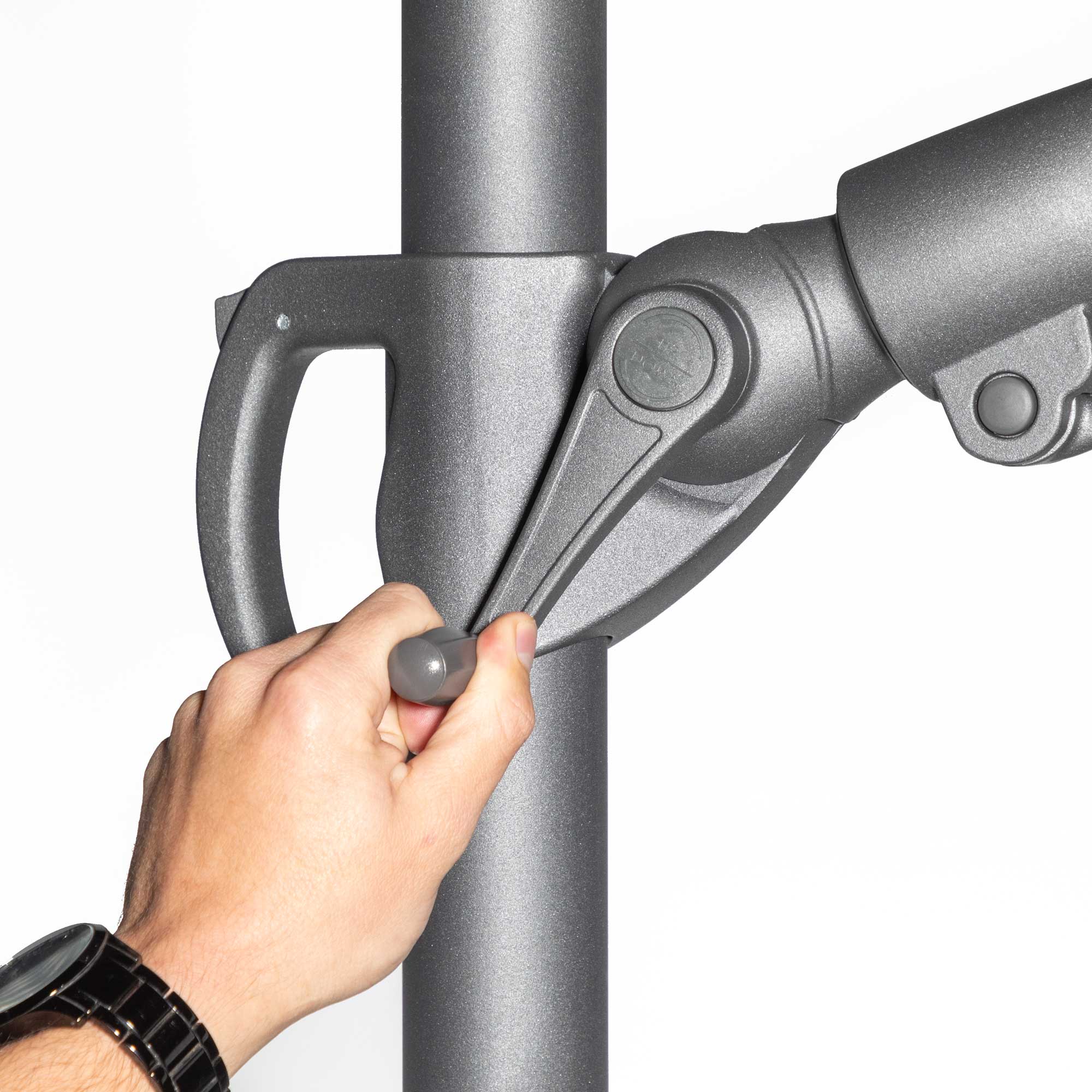 Dellonda DG267 Parasols Action shot - crank - handle