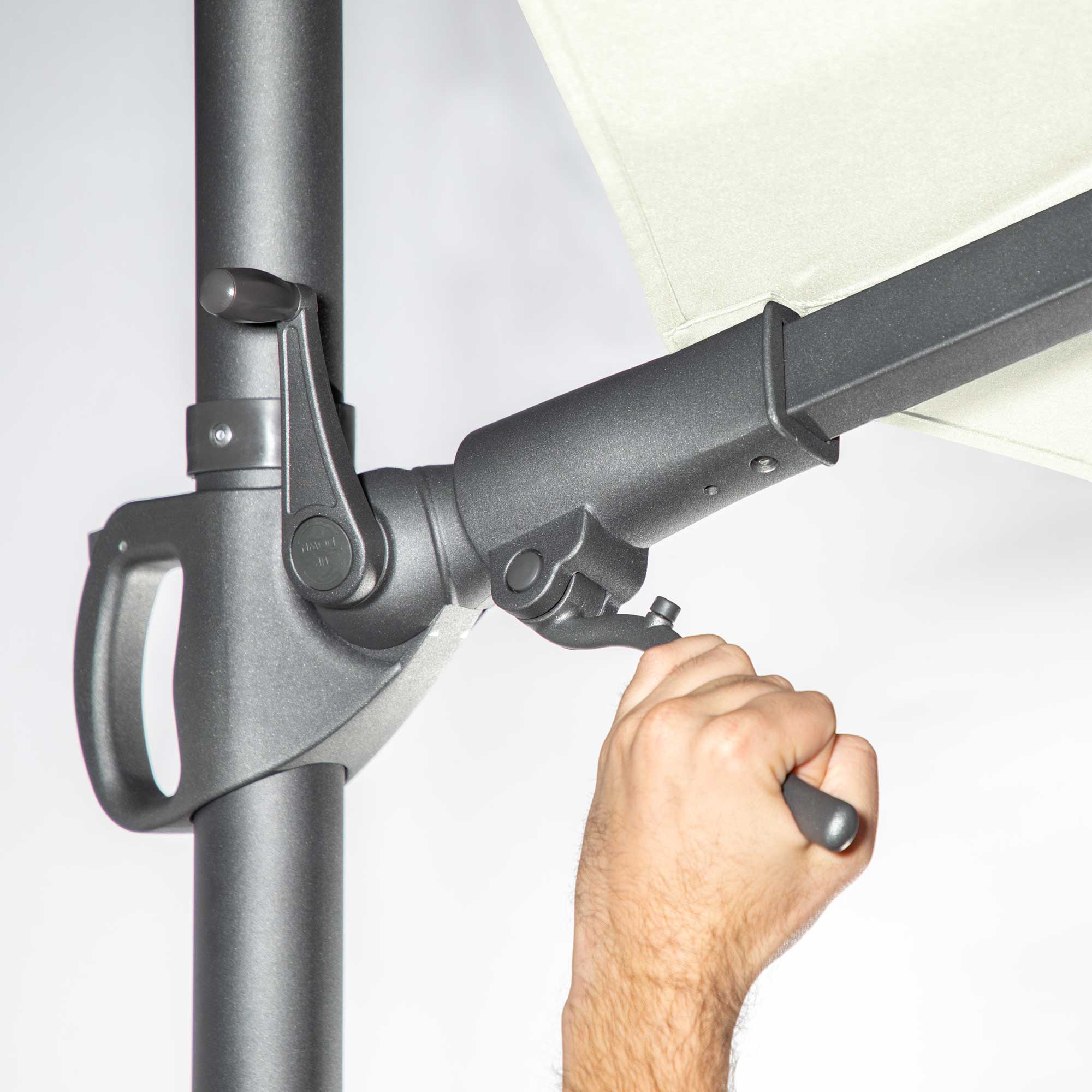 Dellonda DG268 Parasols Action shot - tilt - handle