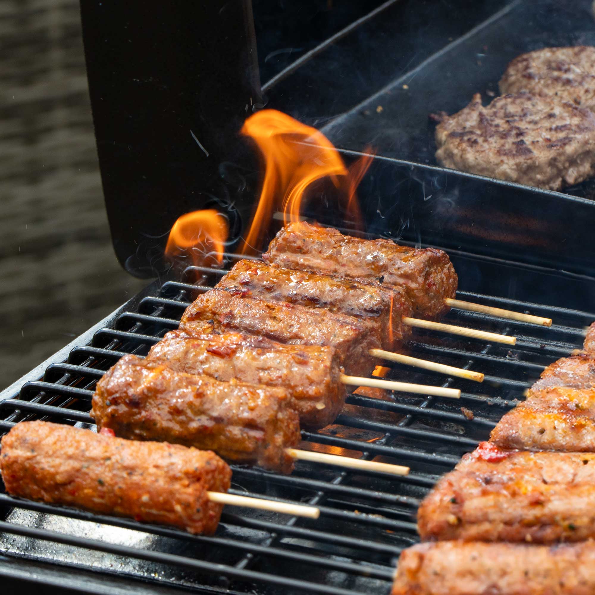 Dellonda DG276 Plancha Grills Action shot - grill - close