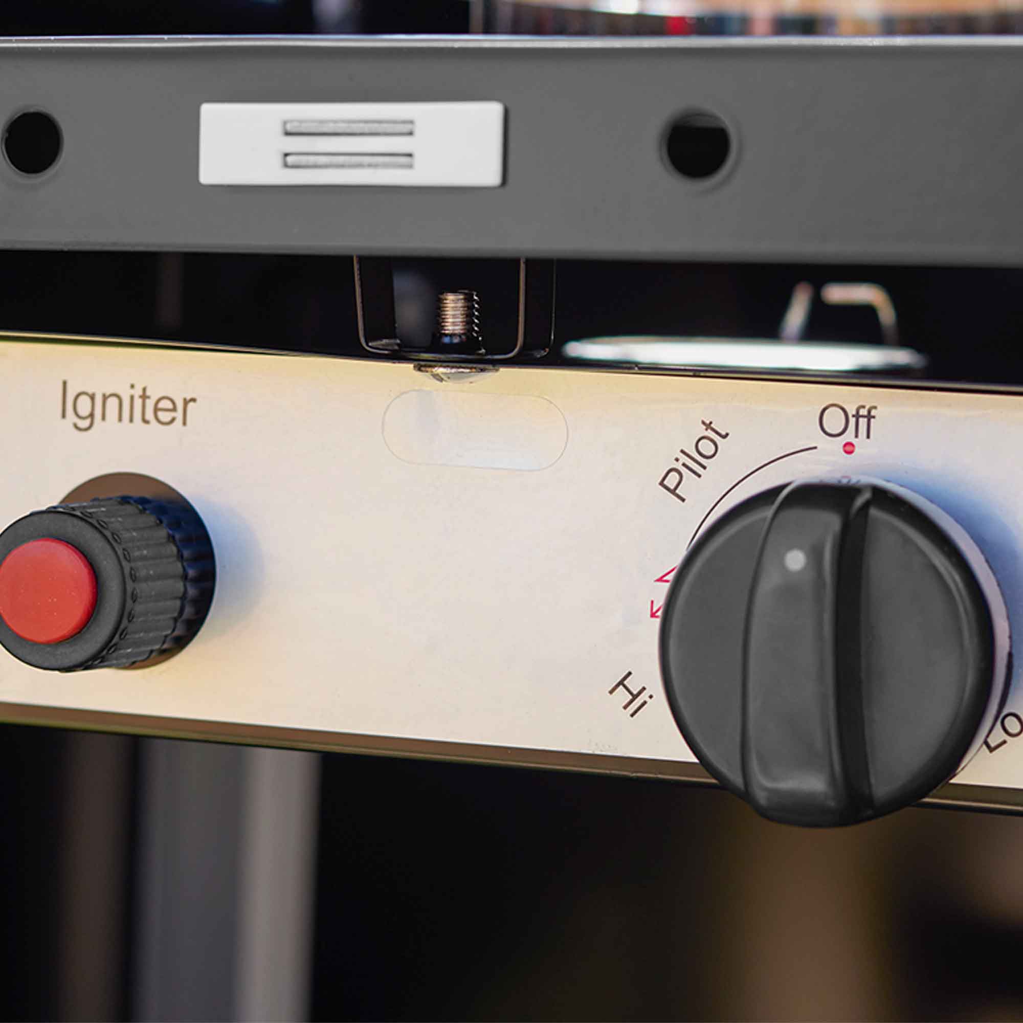 Dellonda DG5 Patio Heaters Action shot - controls