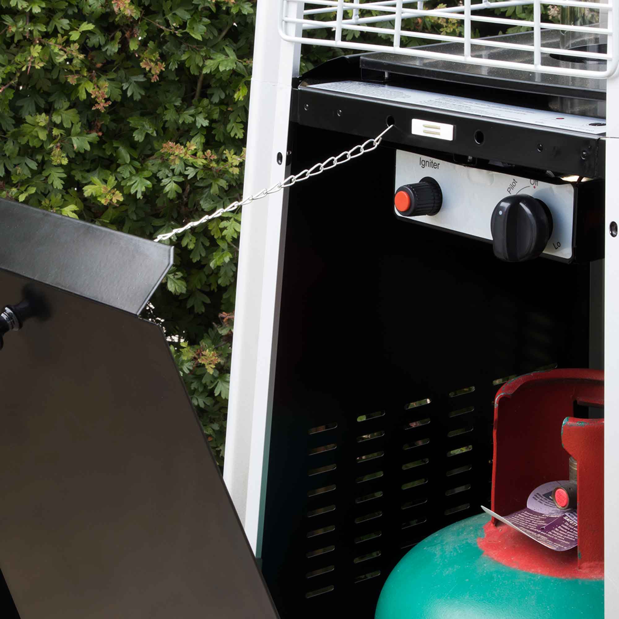 Dellonda DG5 Patio Heaters Action shot - 5th perspective