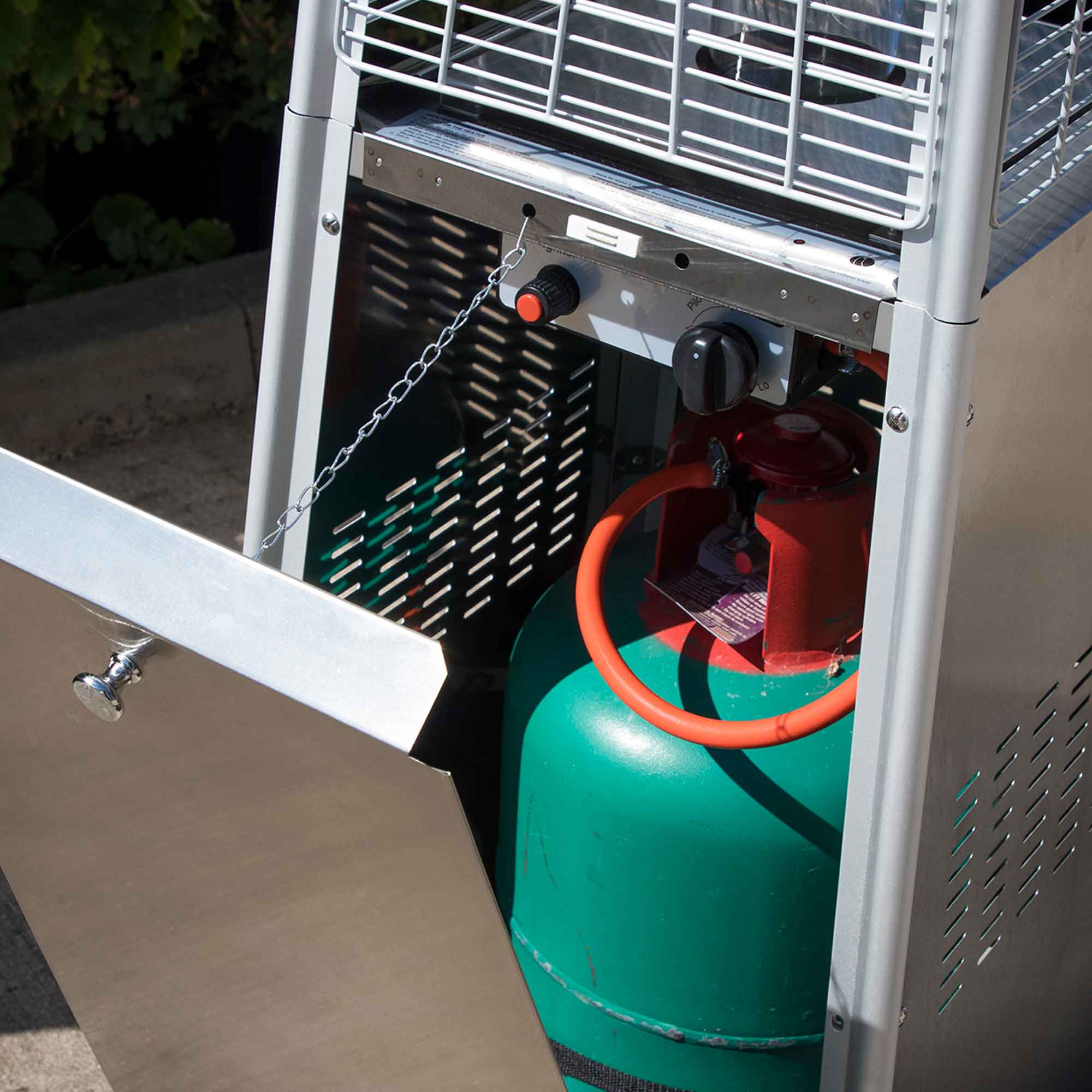 Dellonda DG6 Patio Heaters Action shot - 5th perspective