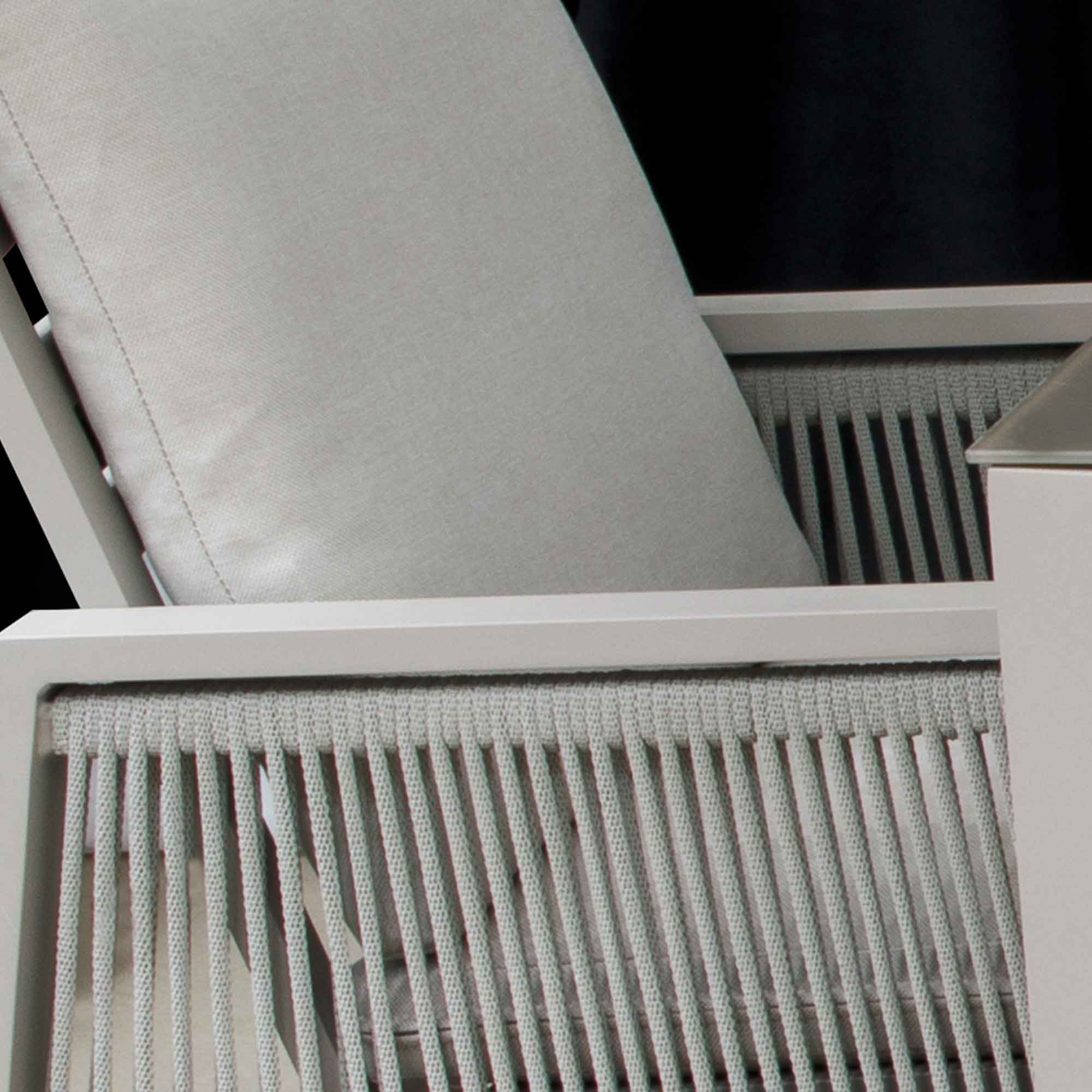 Dellonda DG82 Dining Sets Close - material