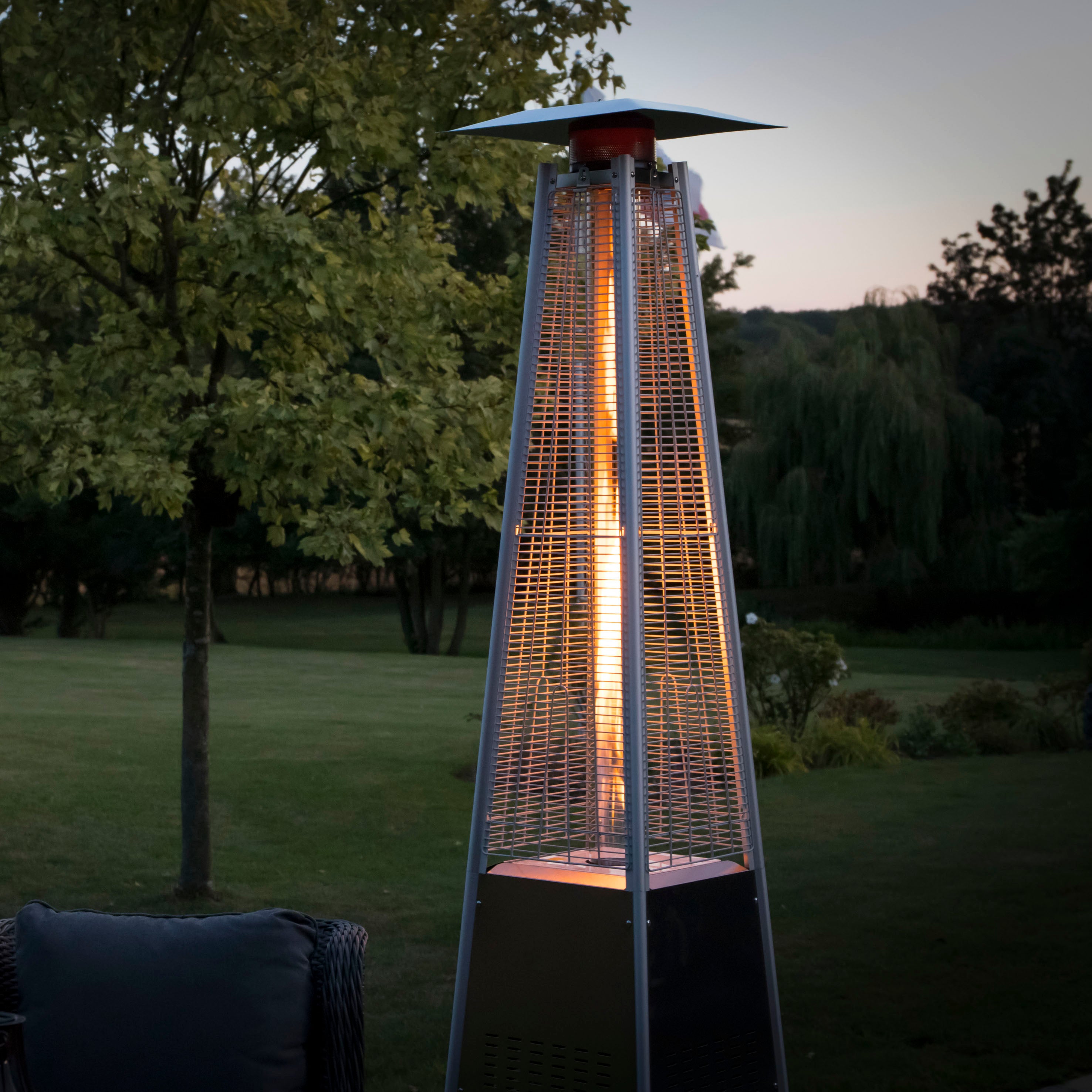 Dellonda DG99 Patio Heaters Action shot - lifestyle - 2nd perspective