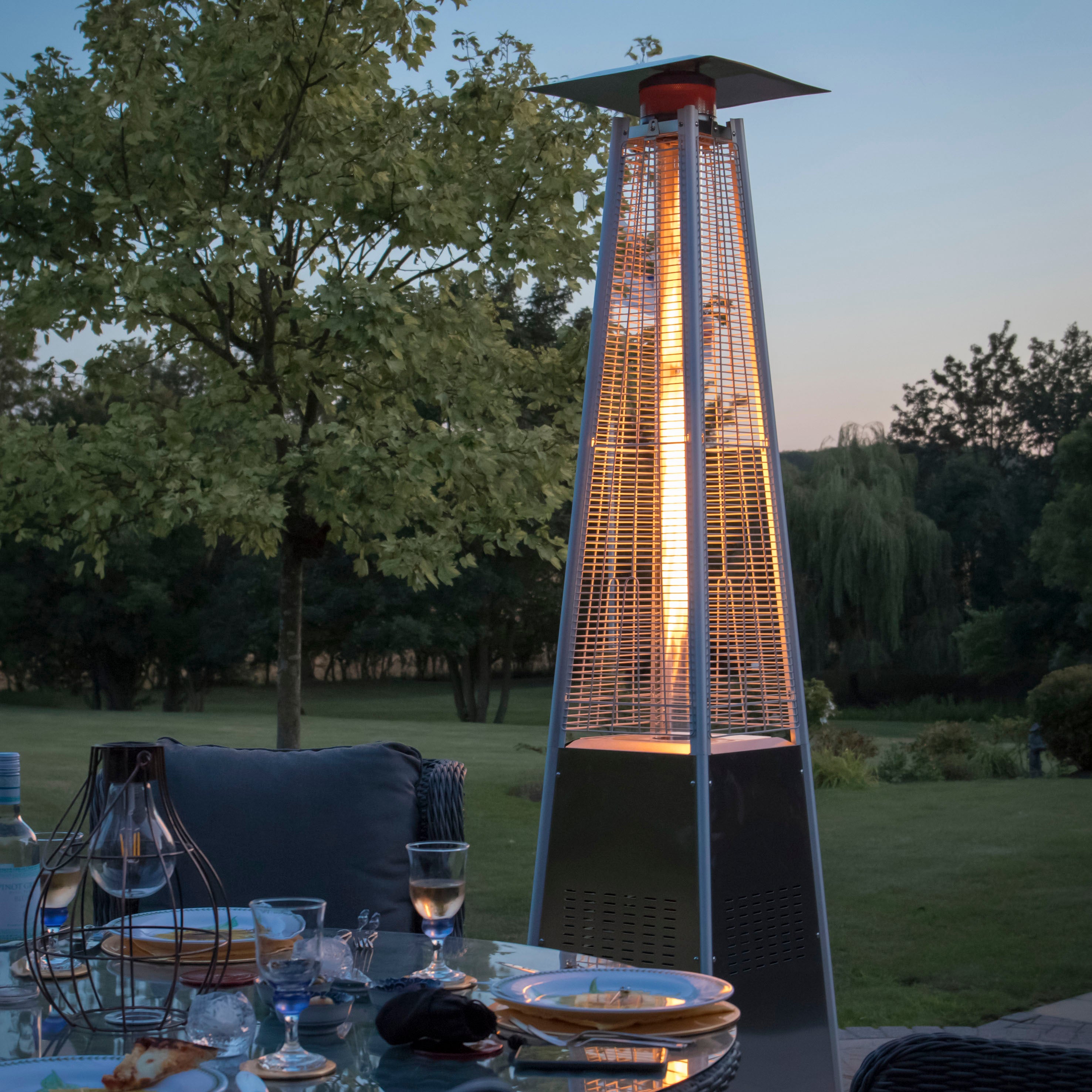 Dellonda DG99 Patio Heaters Action shot - lifestyle - 3rd perspective