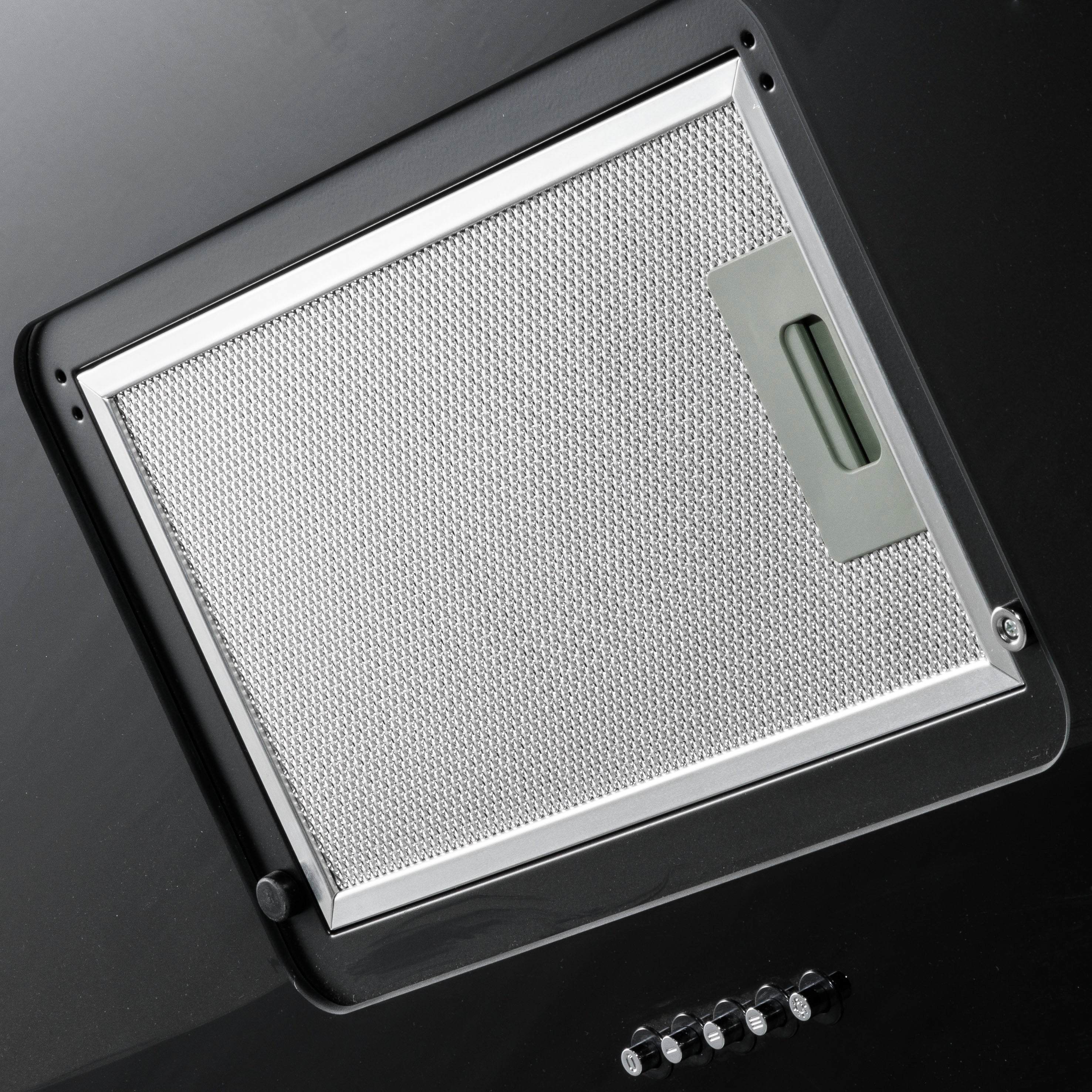 Baridi DH106 Extractor Hoods Action shot - mesh - filter