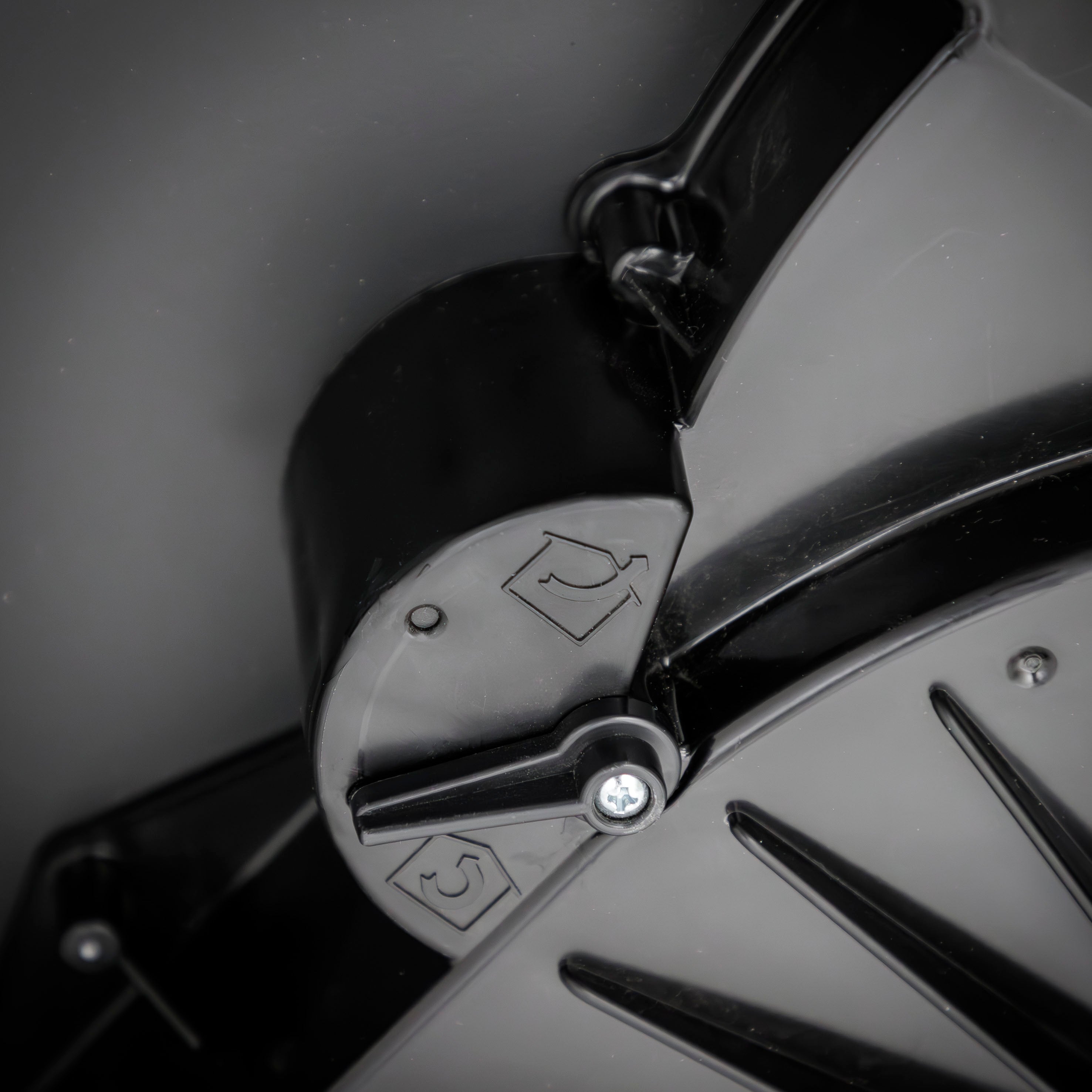 Baridi DH107 Extractor Hoods Action shot - air - circulation - switch