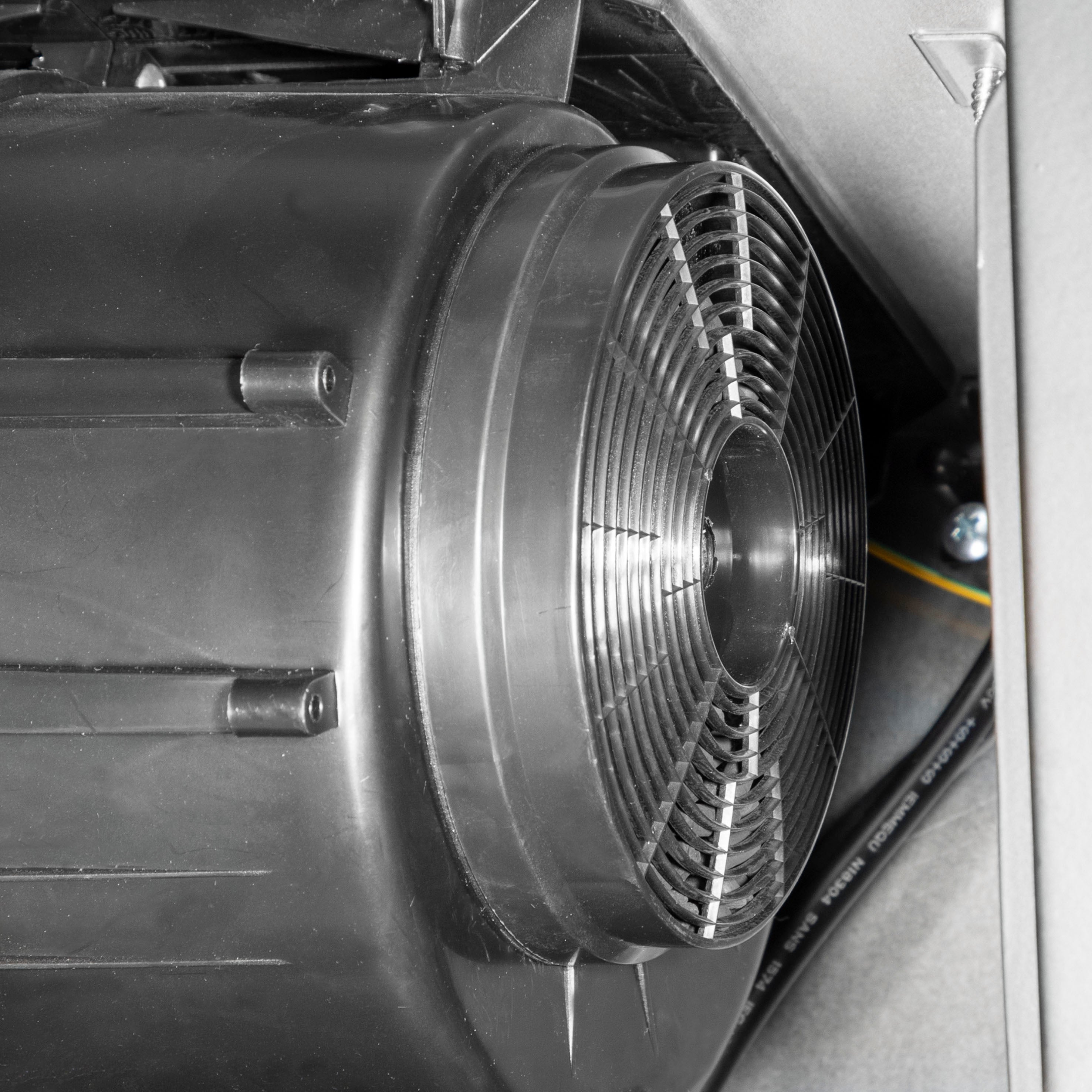 Baridi DH132 Carbon Filters On - dh106 - action shot - in use