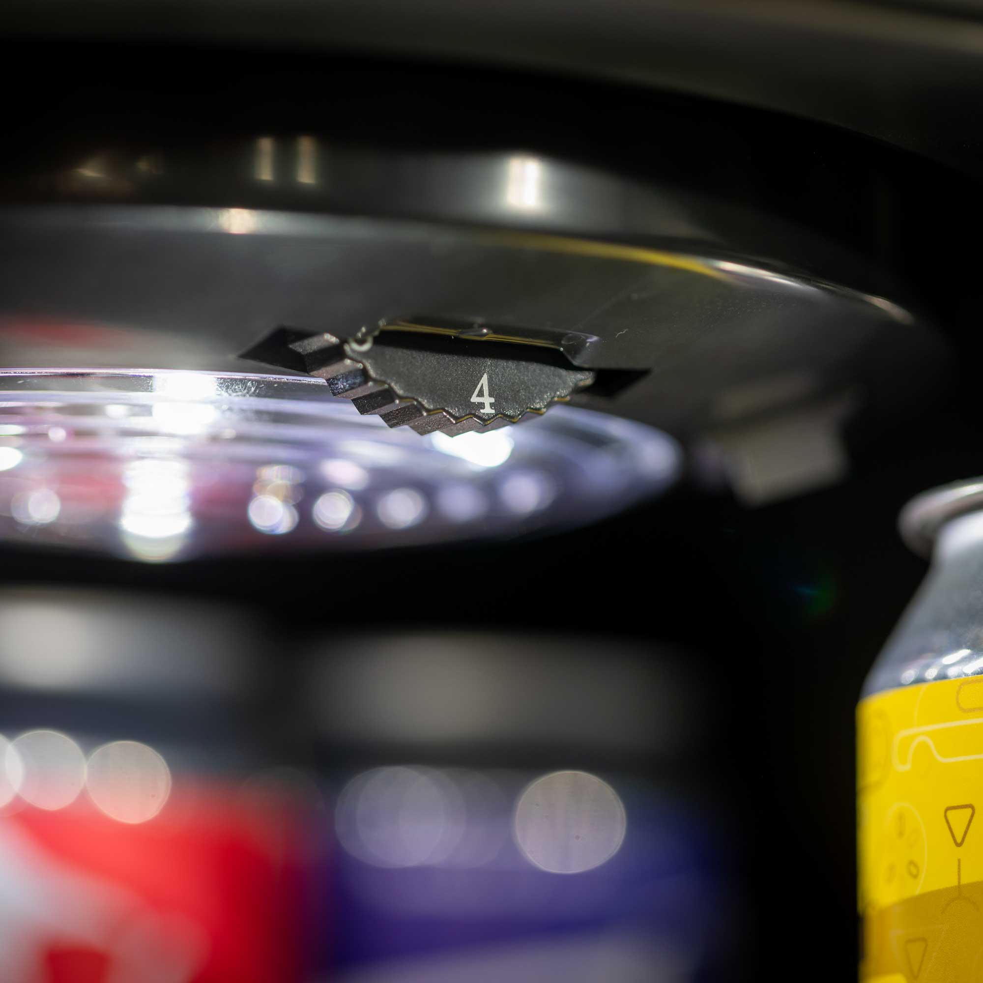 Baridi DH222 Drinks Fridge Action shot - temperature - dial
