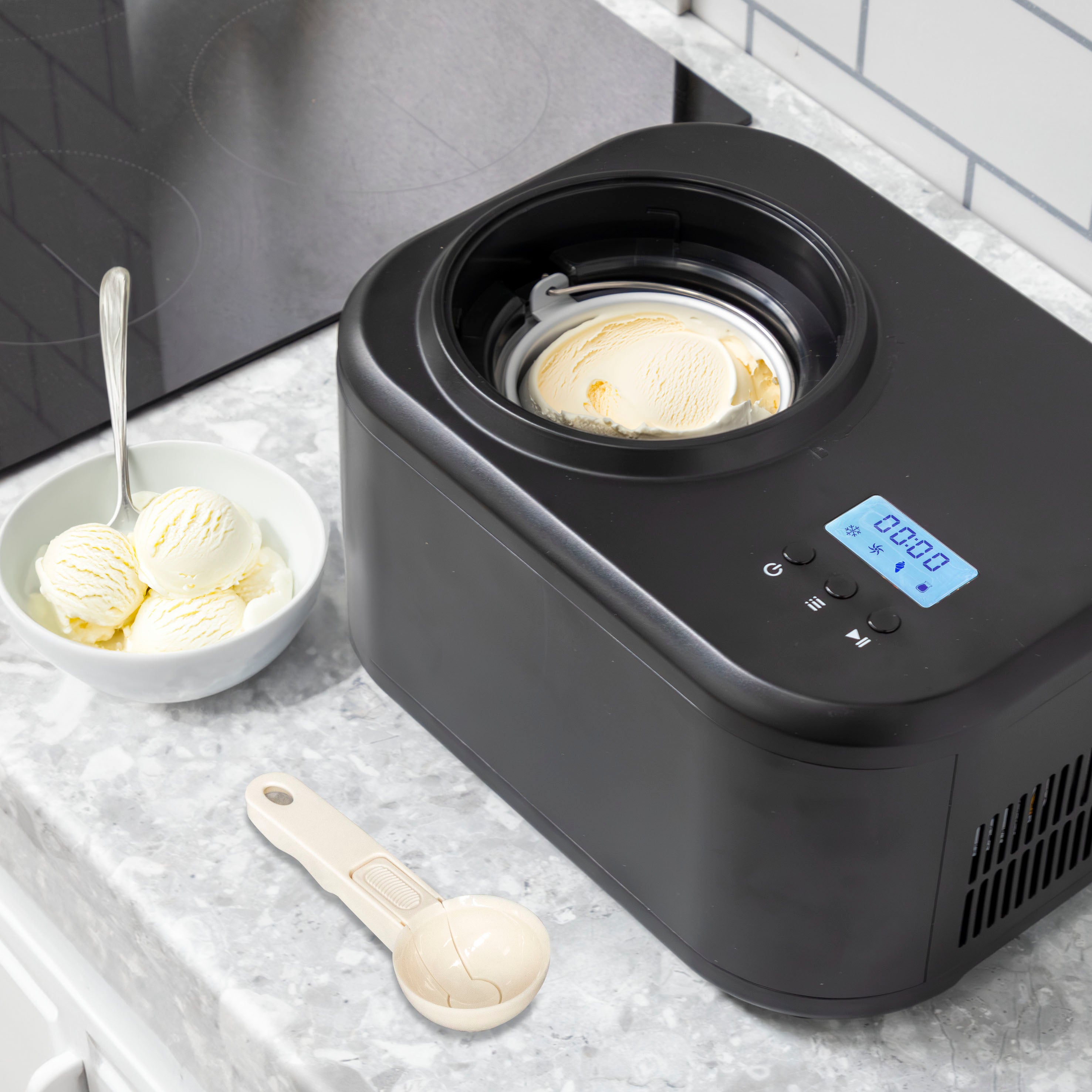 Baridi DH238 Ice Cream Maker Action shot - with ice - cream