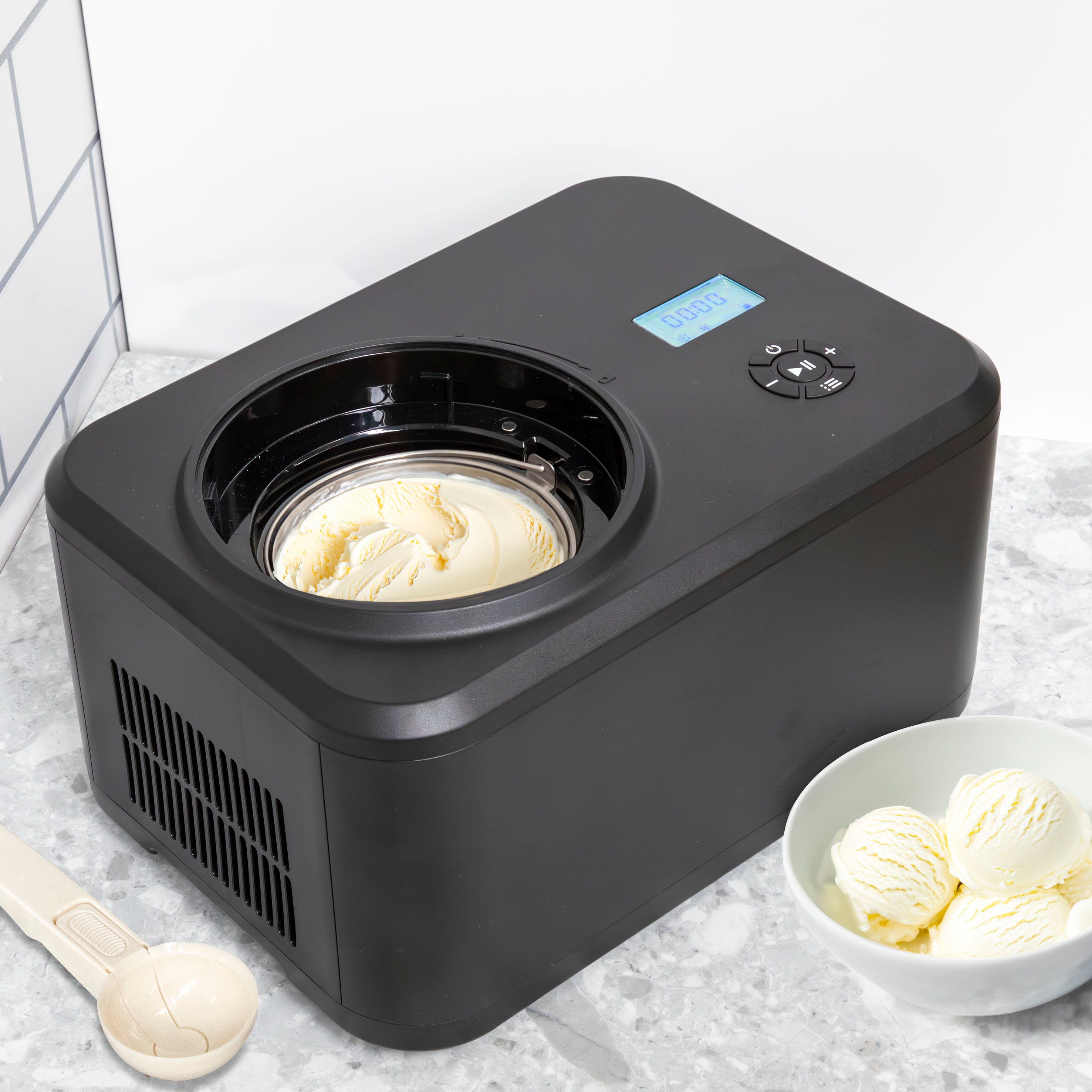 Baridi DH240 Ice Cream Maker Action shot - with ice - cream