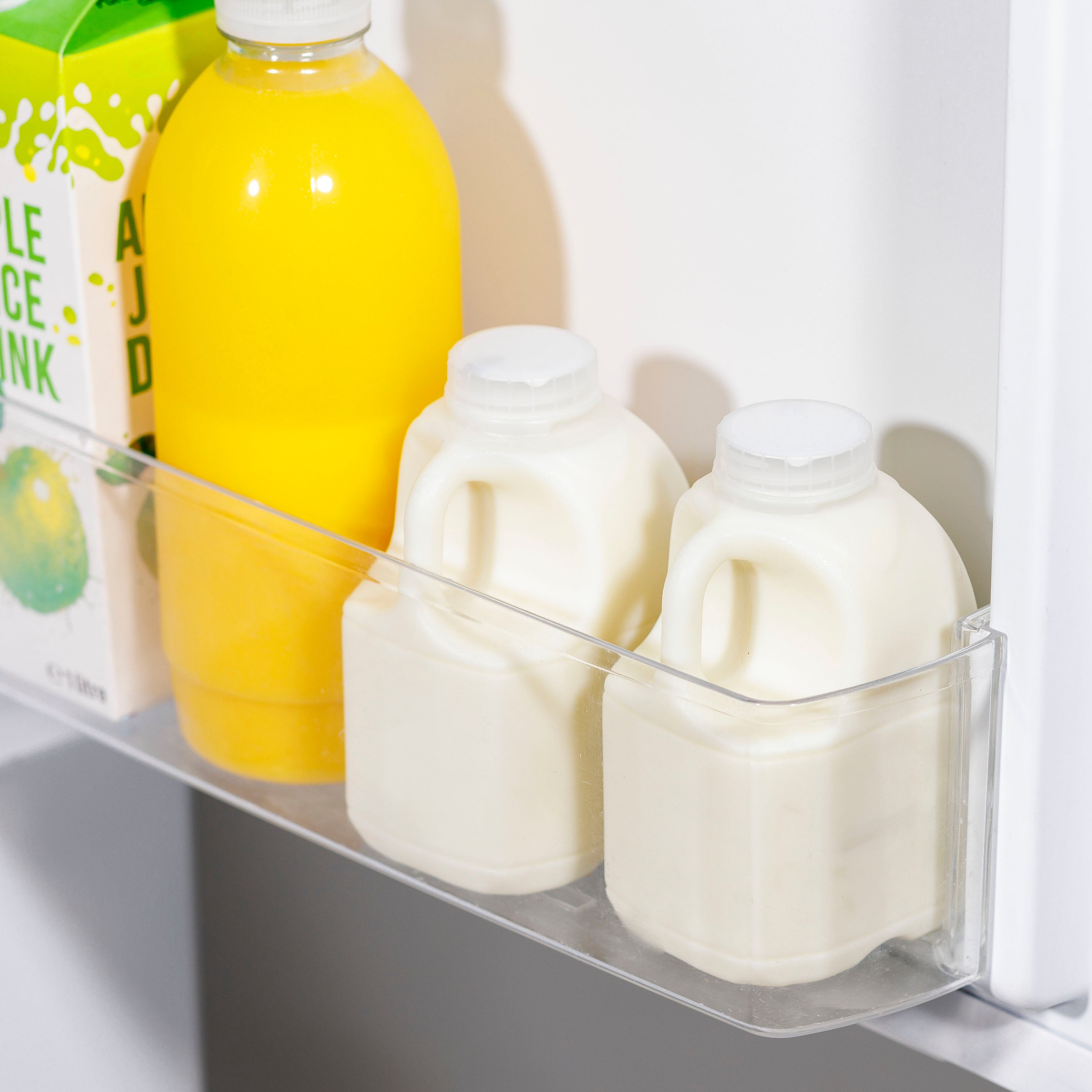 Baridi DH252 Fridge Freezer Action shot - side - shelves