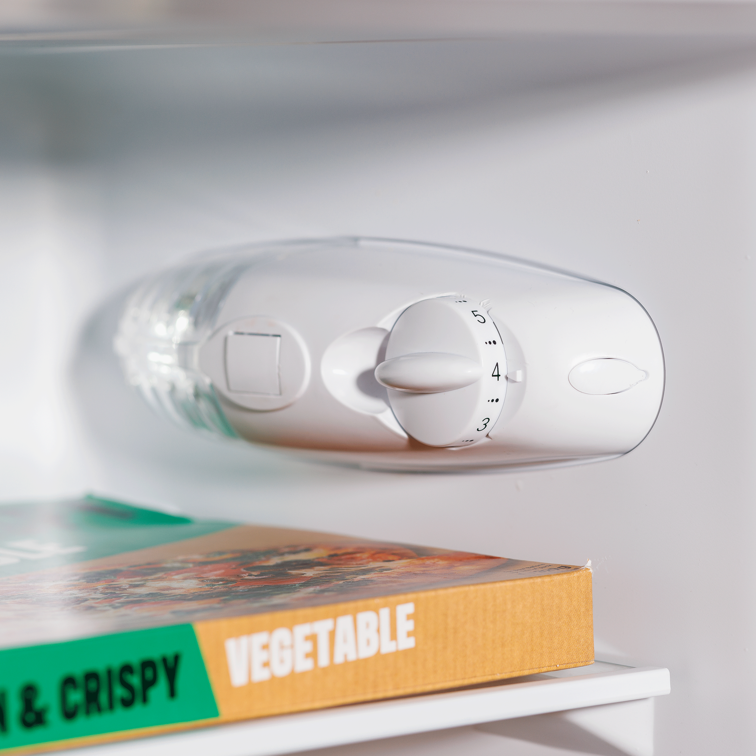 Baridi DH252 Fridge Freezer Action shot - temperature - gauge