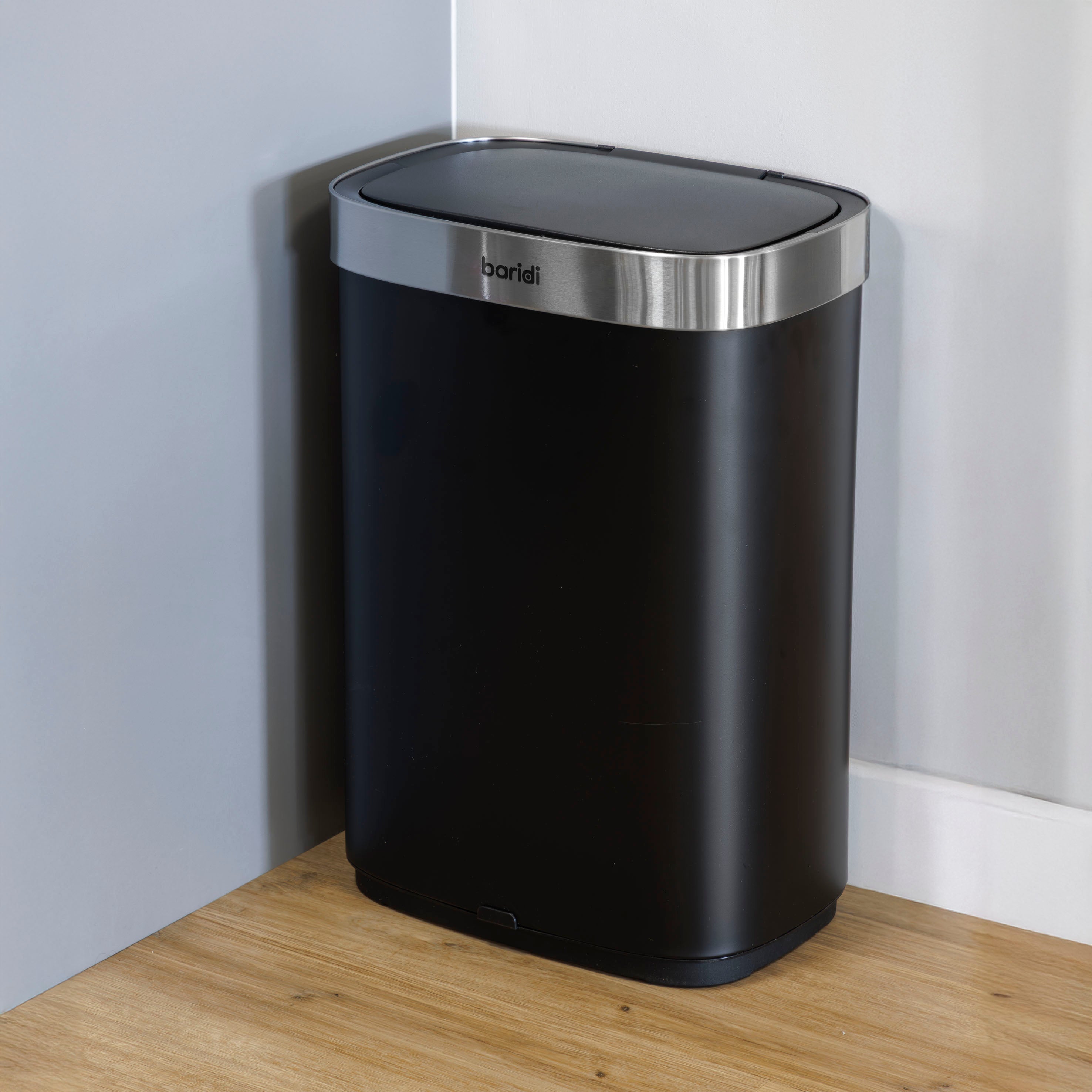 Baridi Sensor Bin, 65L Capacity, Black/Stainless Steel – DH282