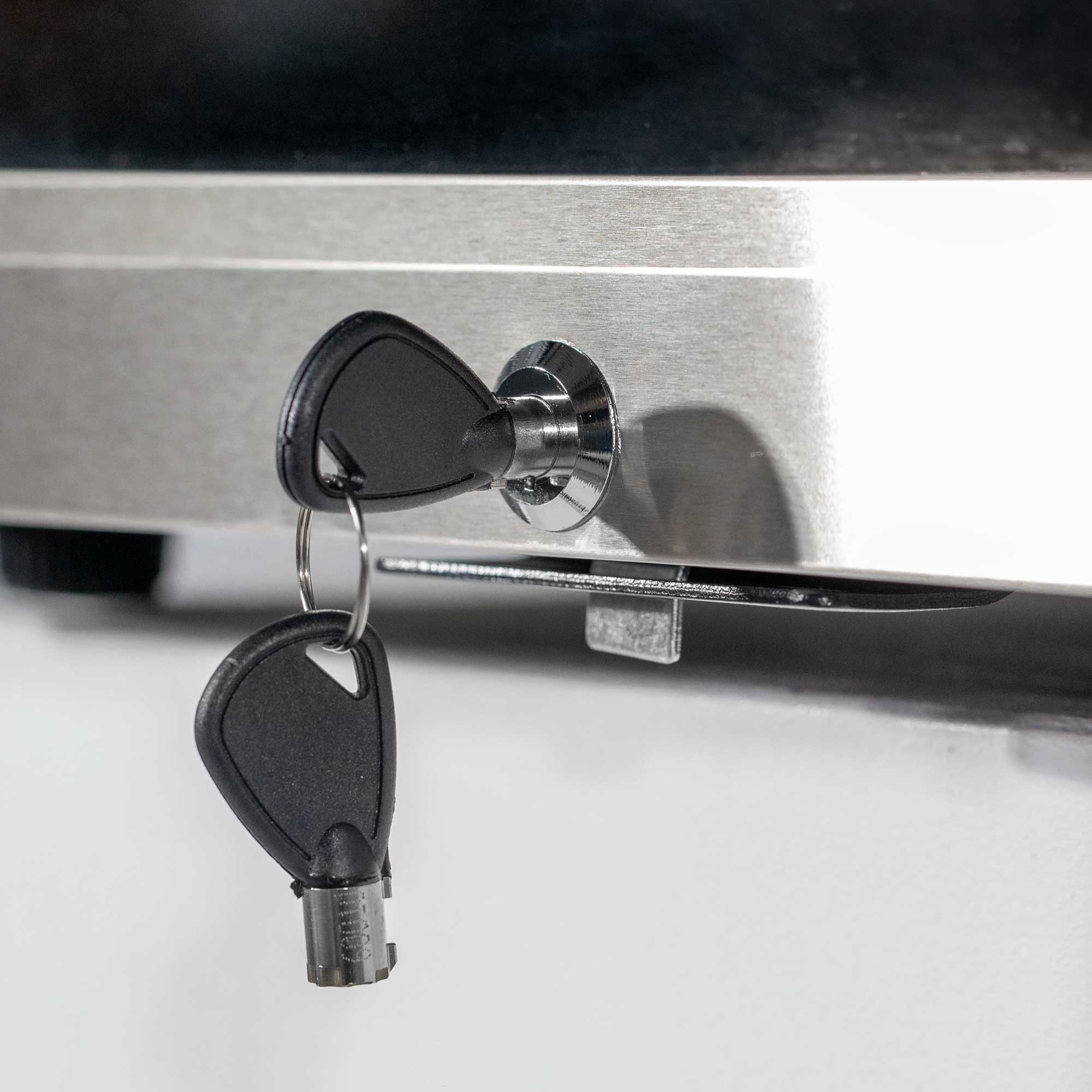 Baridi DH31 Drinks Fridge Action shot - lock