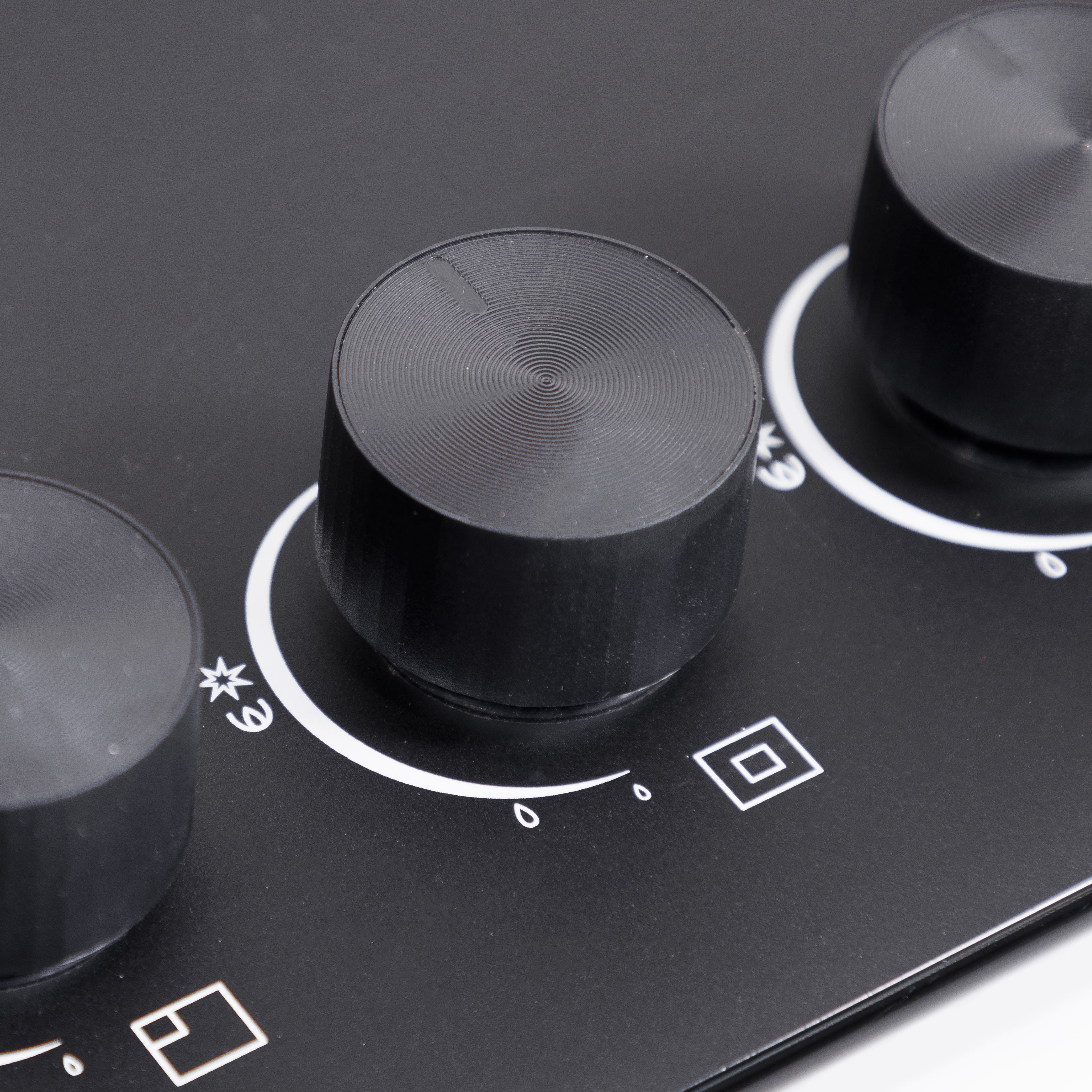 Baridi 70cm Matt Black Glass Gas Hob, 5 Burners, Cast Iron Supports, Auto Ignition, 10.4kW – DH384