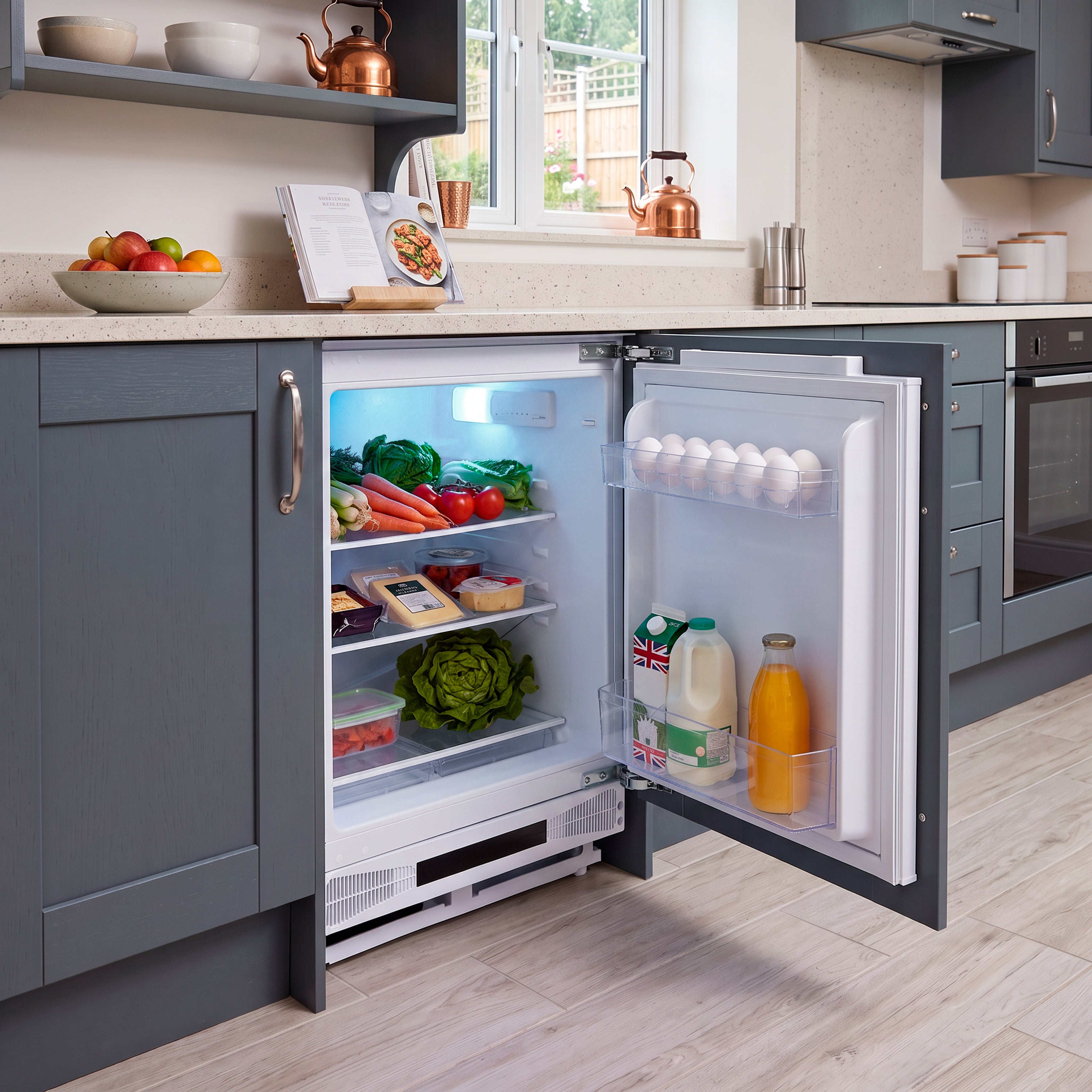 Baridi Integrated Undercounter Fridge with Reversible Door 135L - DH455