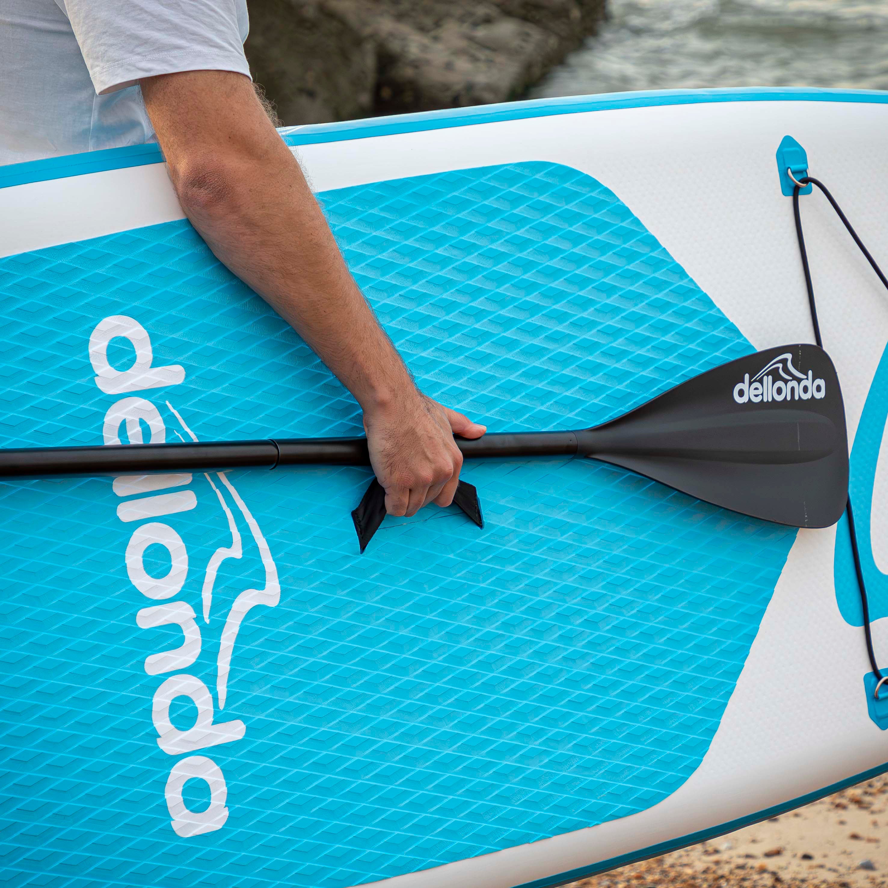 Dellonda DL152 Paddle Board Action shot - handle