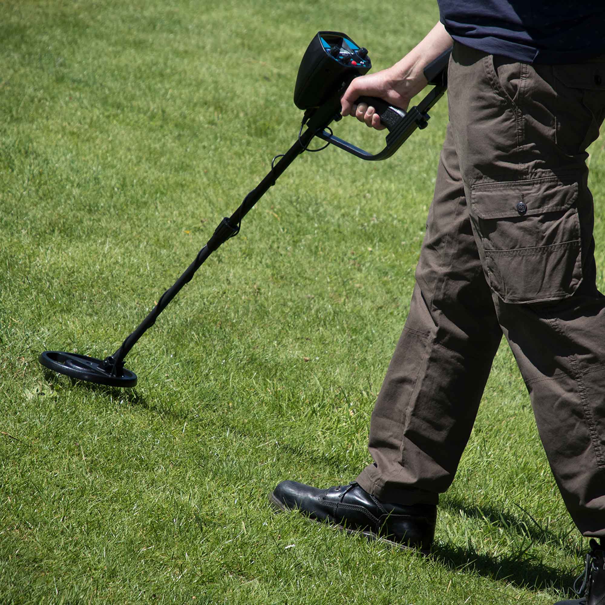 Dellonda DL6 Metal Detector Action shot - pic17