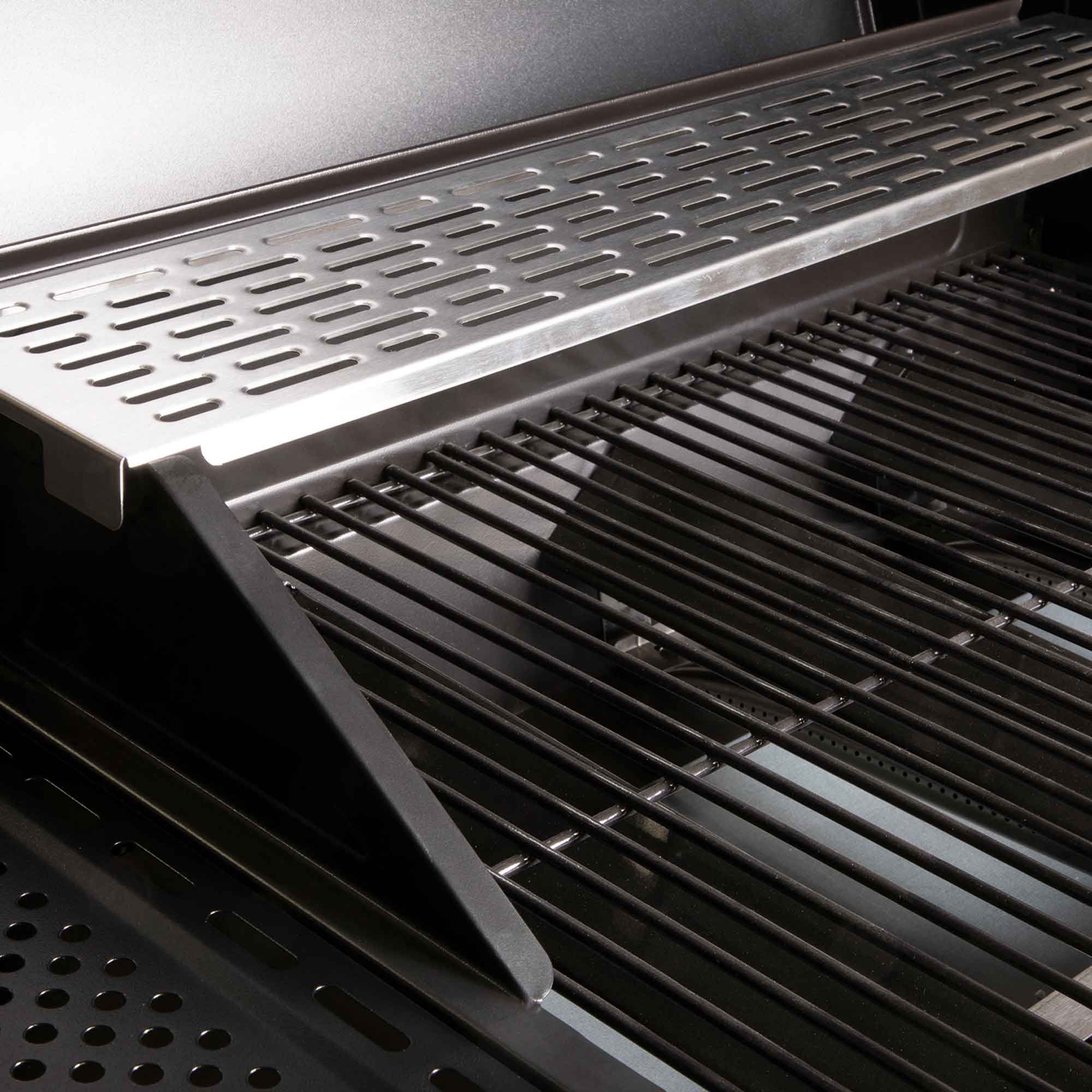 Dellonda DG14 Barbecues Action shot - grills