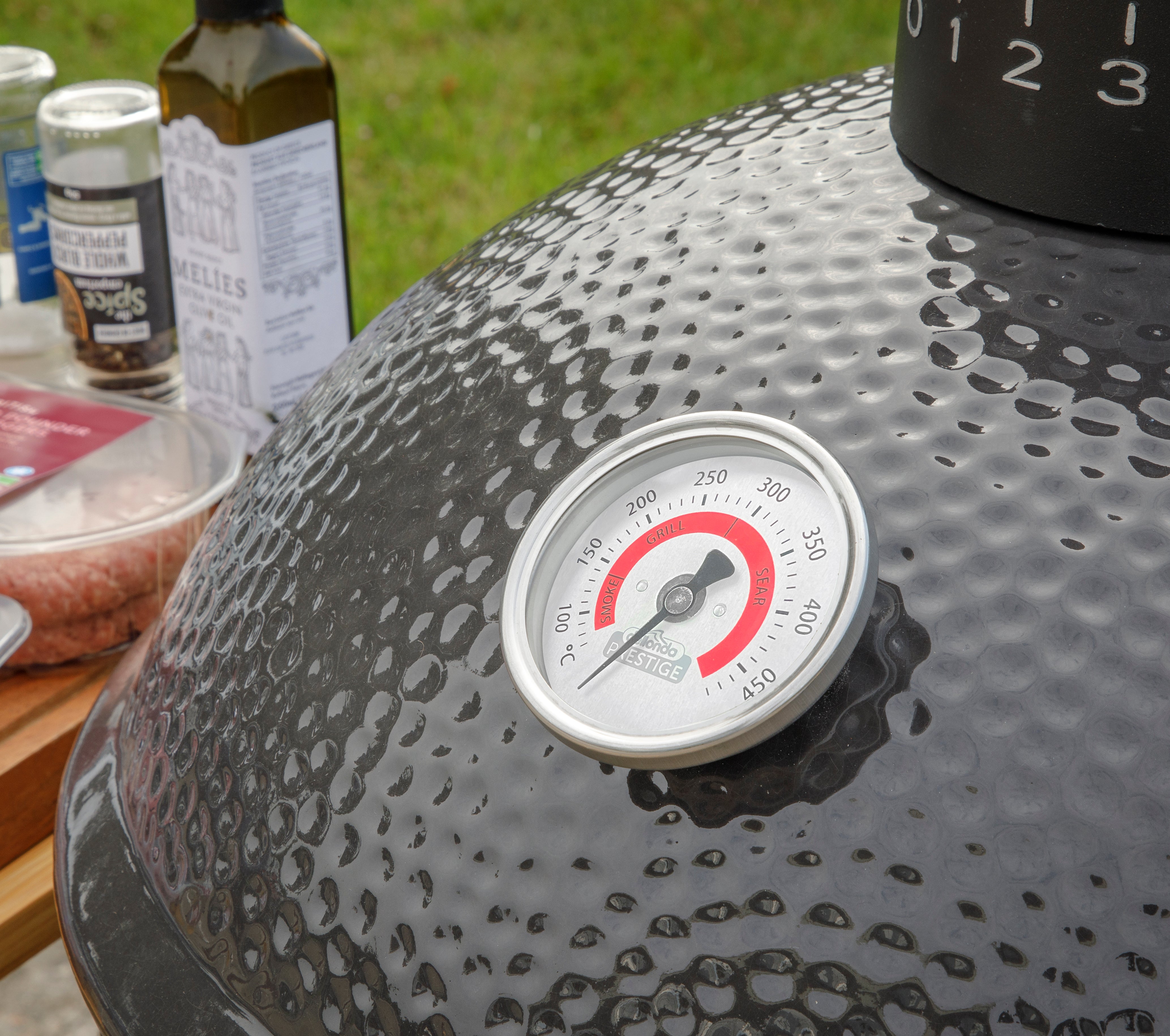 Dellonda DG158 Kamado Grills Action shot - temperature - gauge