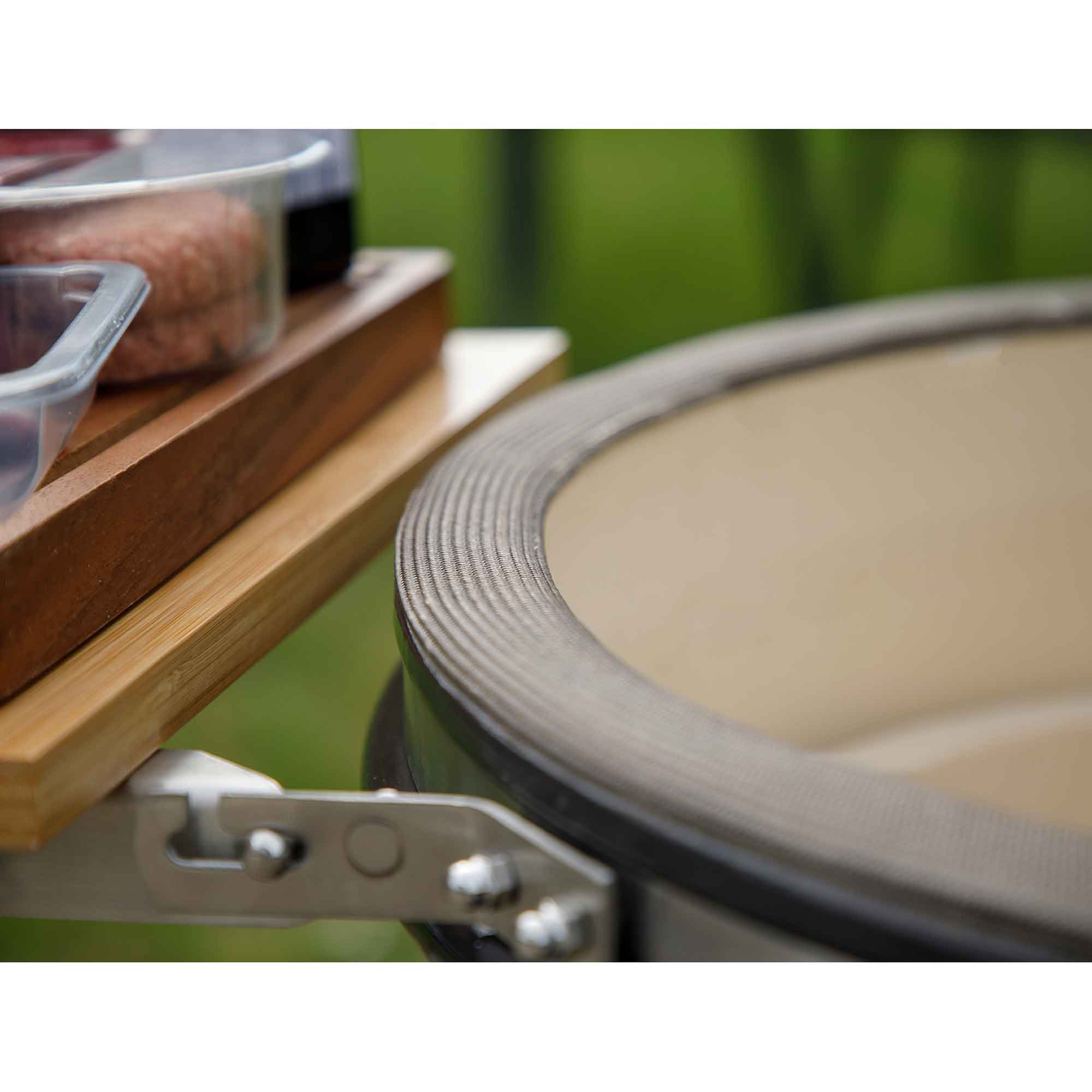 Dellonda DG159 Kamado Grills Action shot - seal