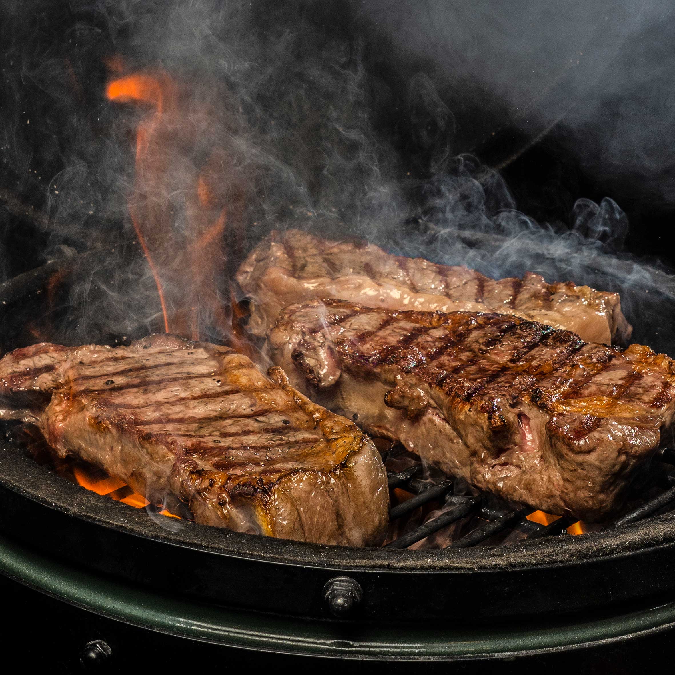 Dellonda DG159 Kamado Grills Action shot - steak - cooking
