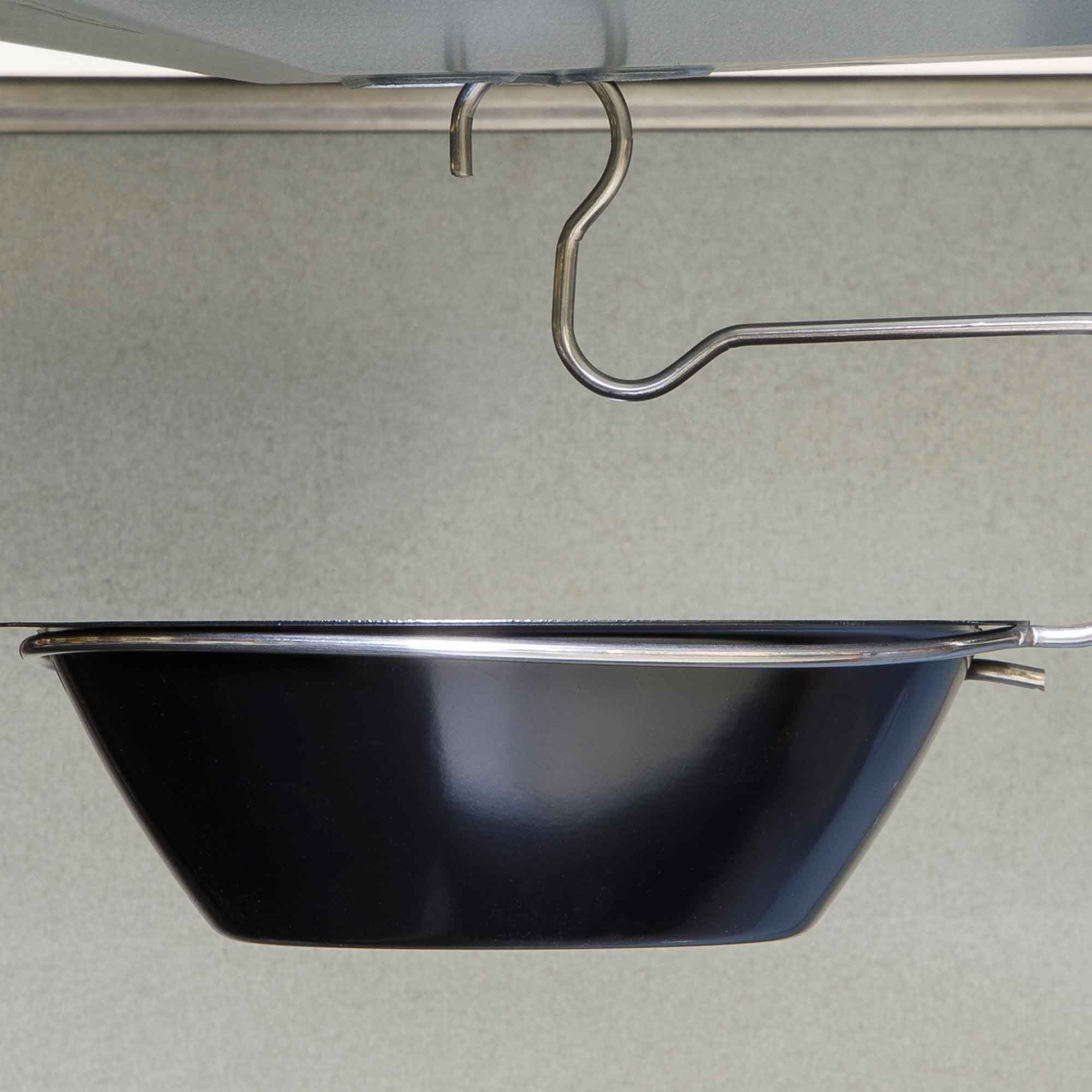 Dellonda DG16 Barbecues Action shot - drip - tray