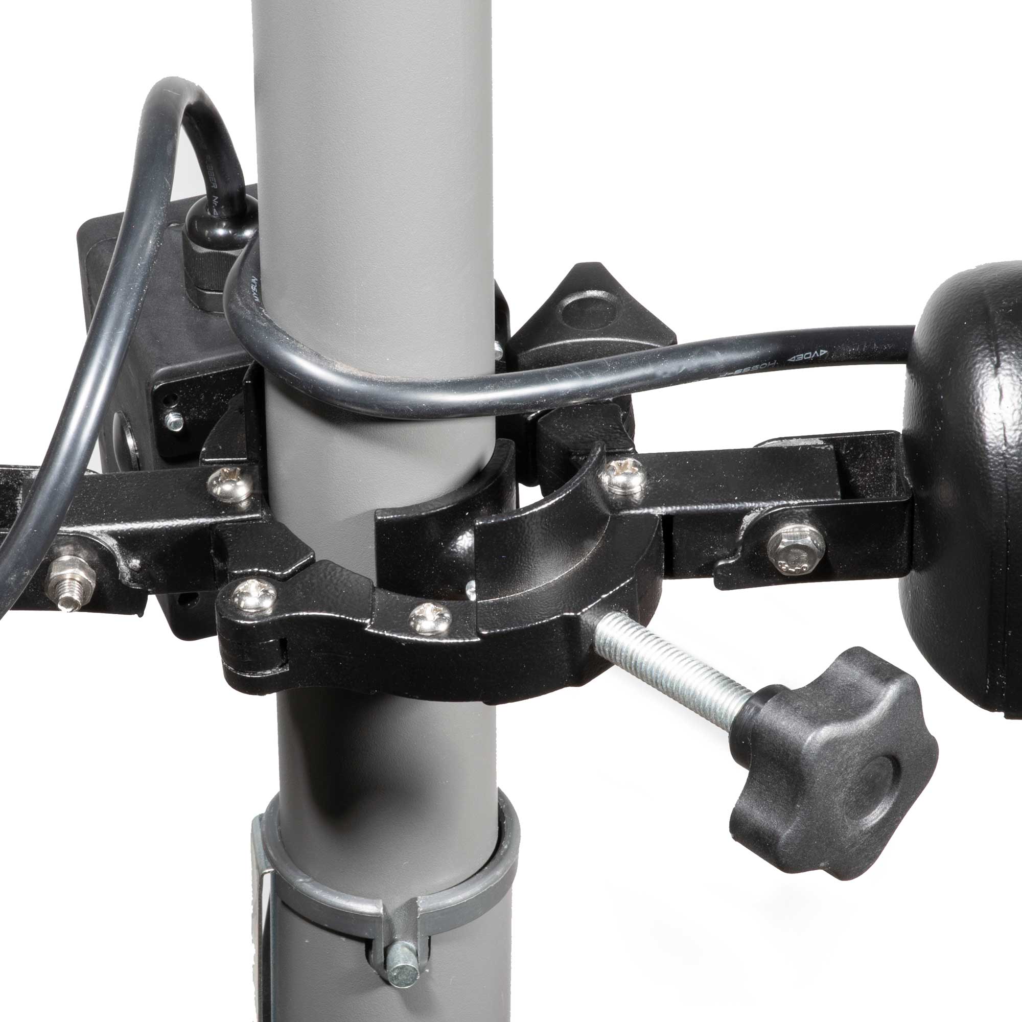 Dellonda DG176 Electric Patio Heaters Action shot - connecting to pole