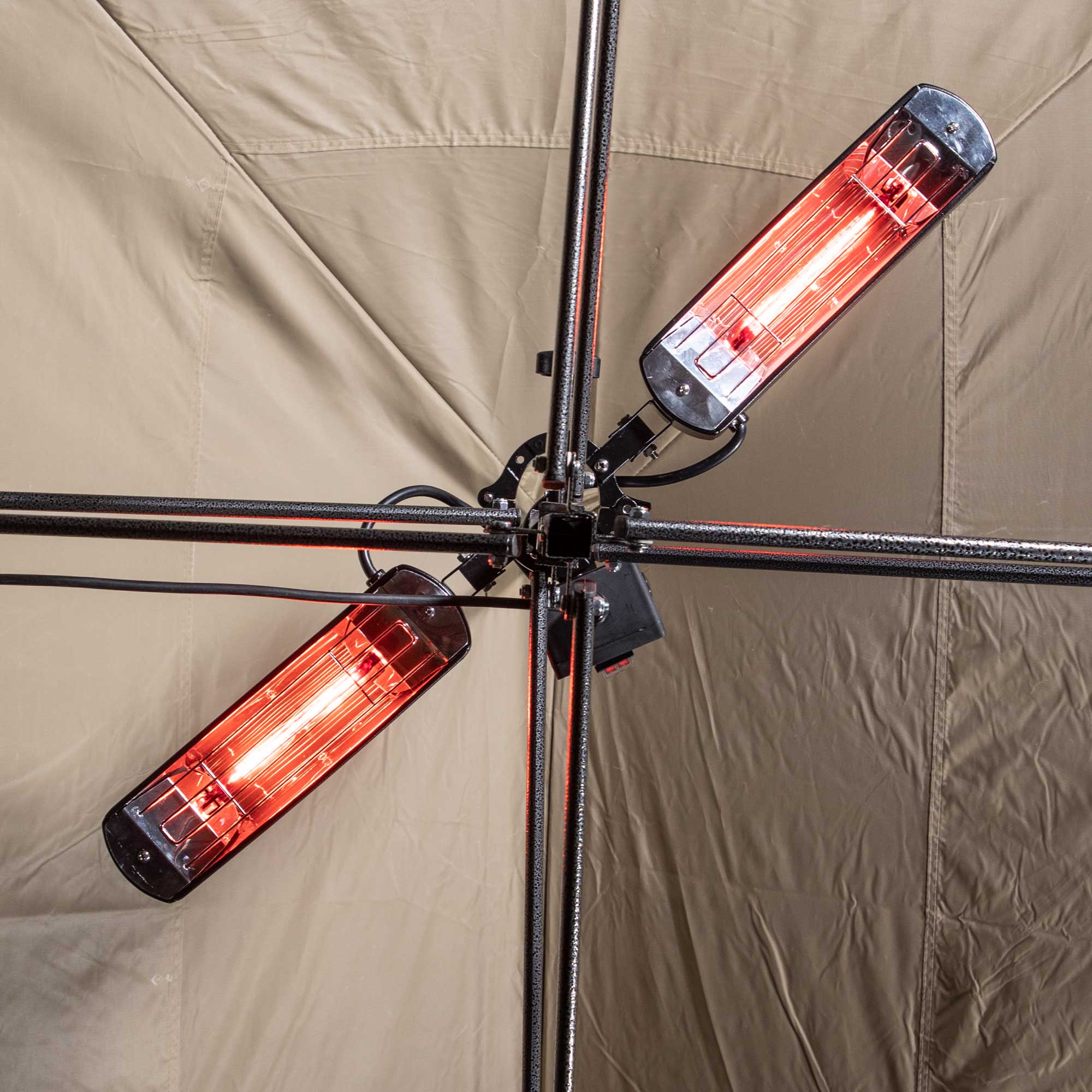 Dellonda DG176 Electric Patio Heaters Action shot - in use - 2nd perspective