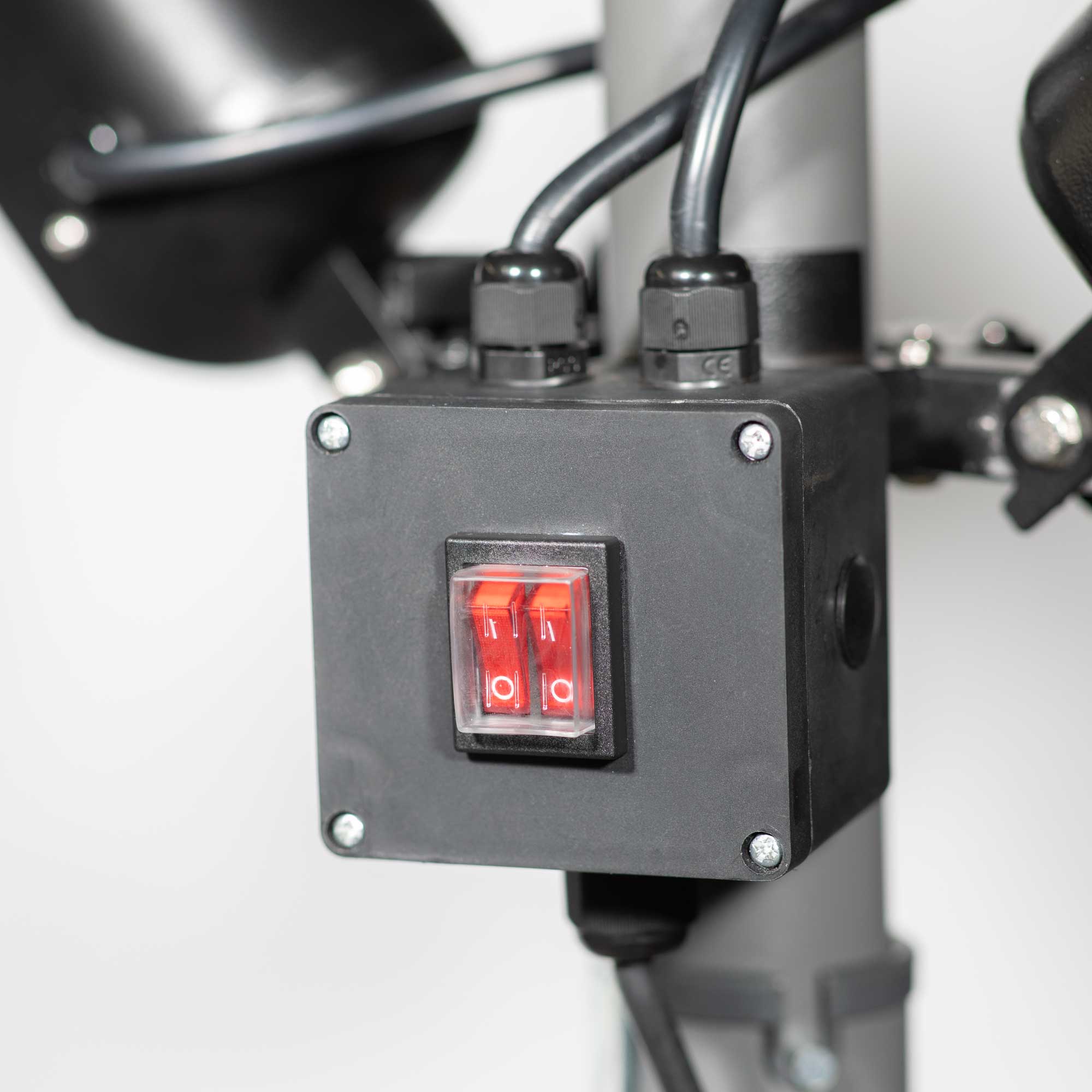 Dellonda DG176 Electric Patio Heaters Action shot - switch