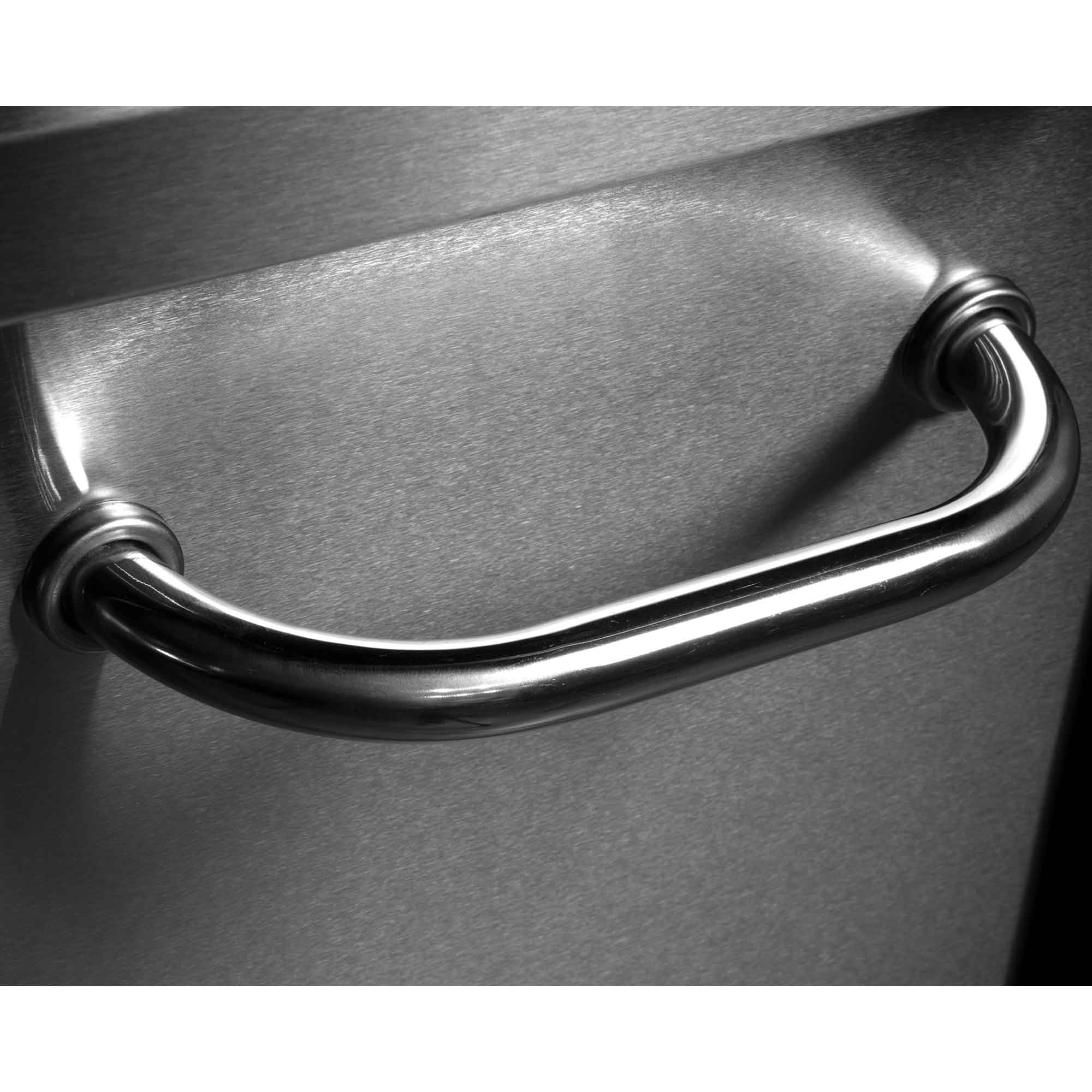 Dellonda DG17 Barbecues Action shot - door - handle