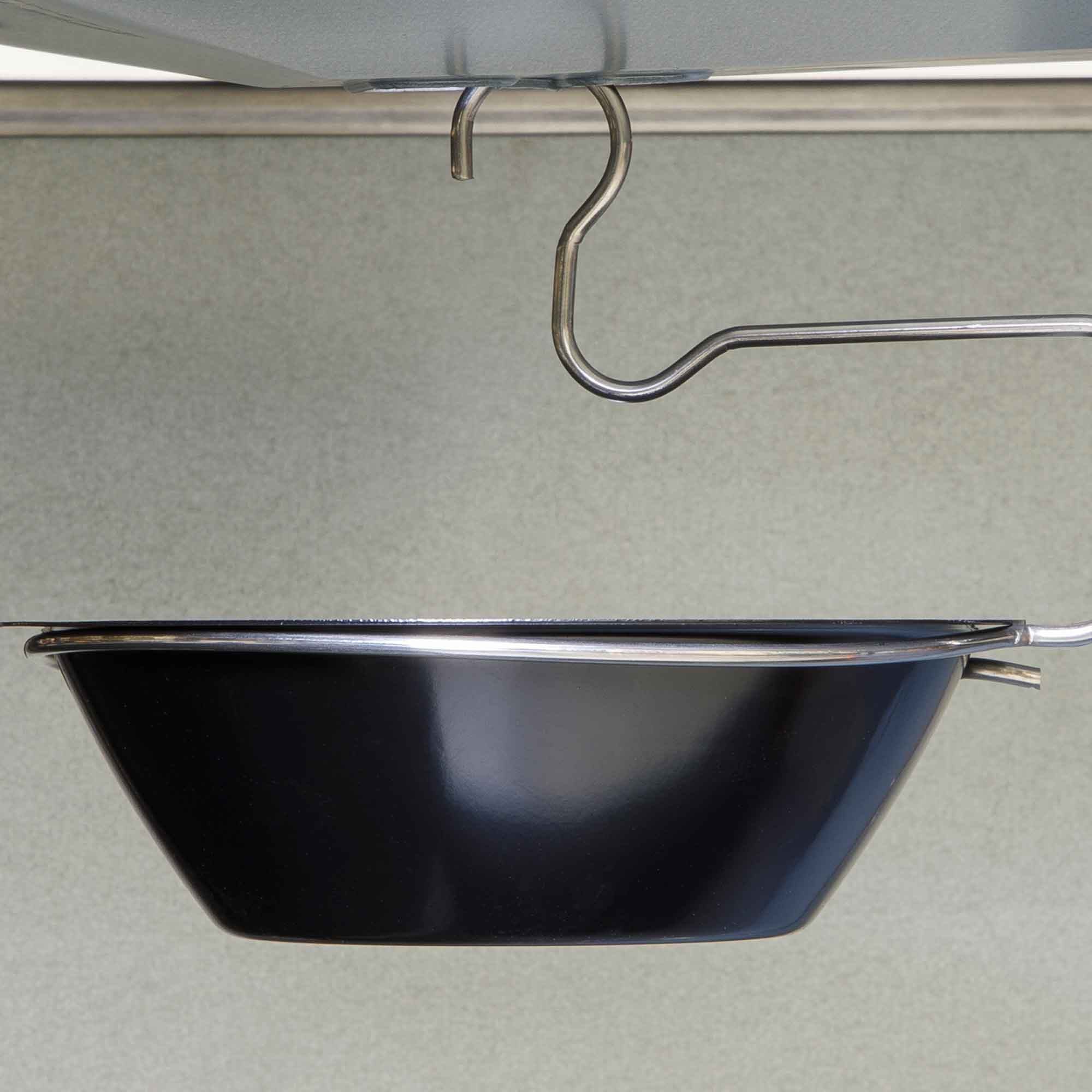 Dellonda DG17 Barbecues Action shot - drip - tray