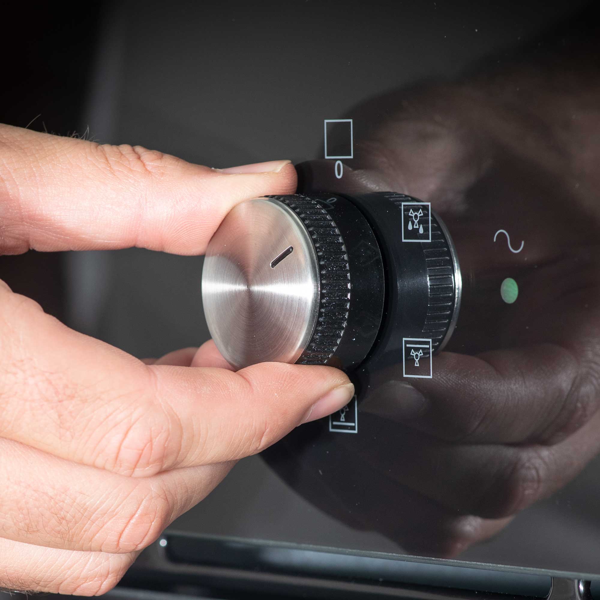 Baridi DH124 Fan Oven Action shot - turning - knob