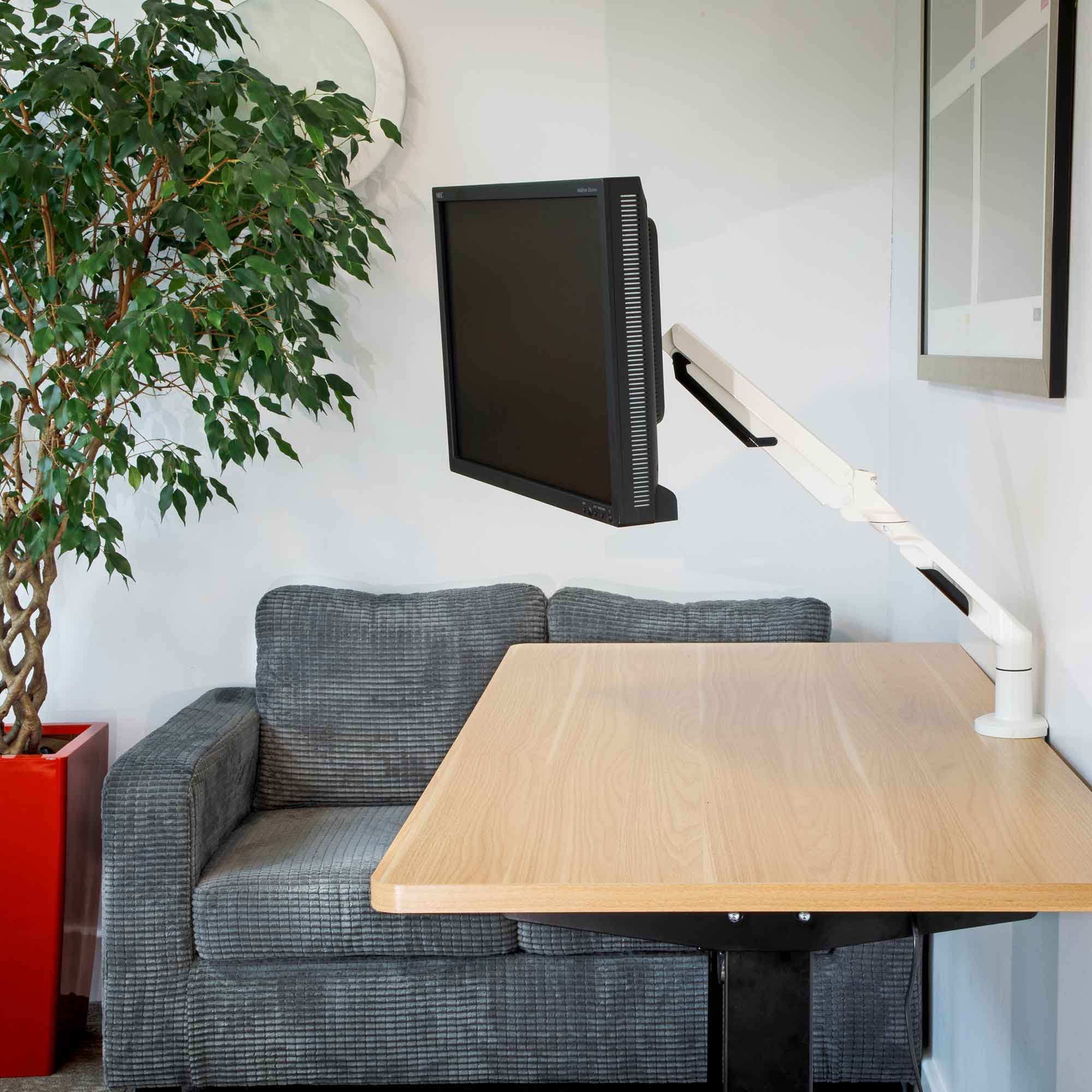 Dellonda DH26 Monitor Arms Action shot - on dh41