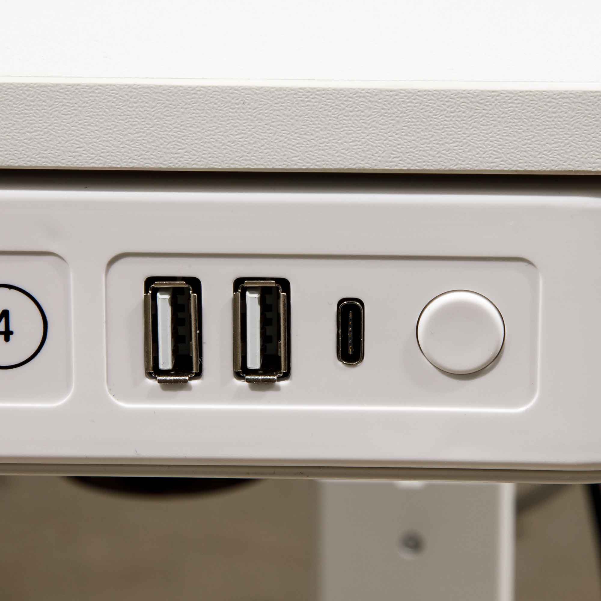 Dellonda DH54 Adjustable Desk Action shot - charging port