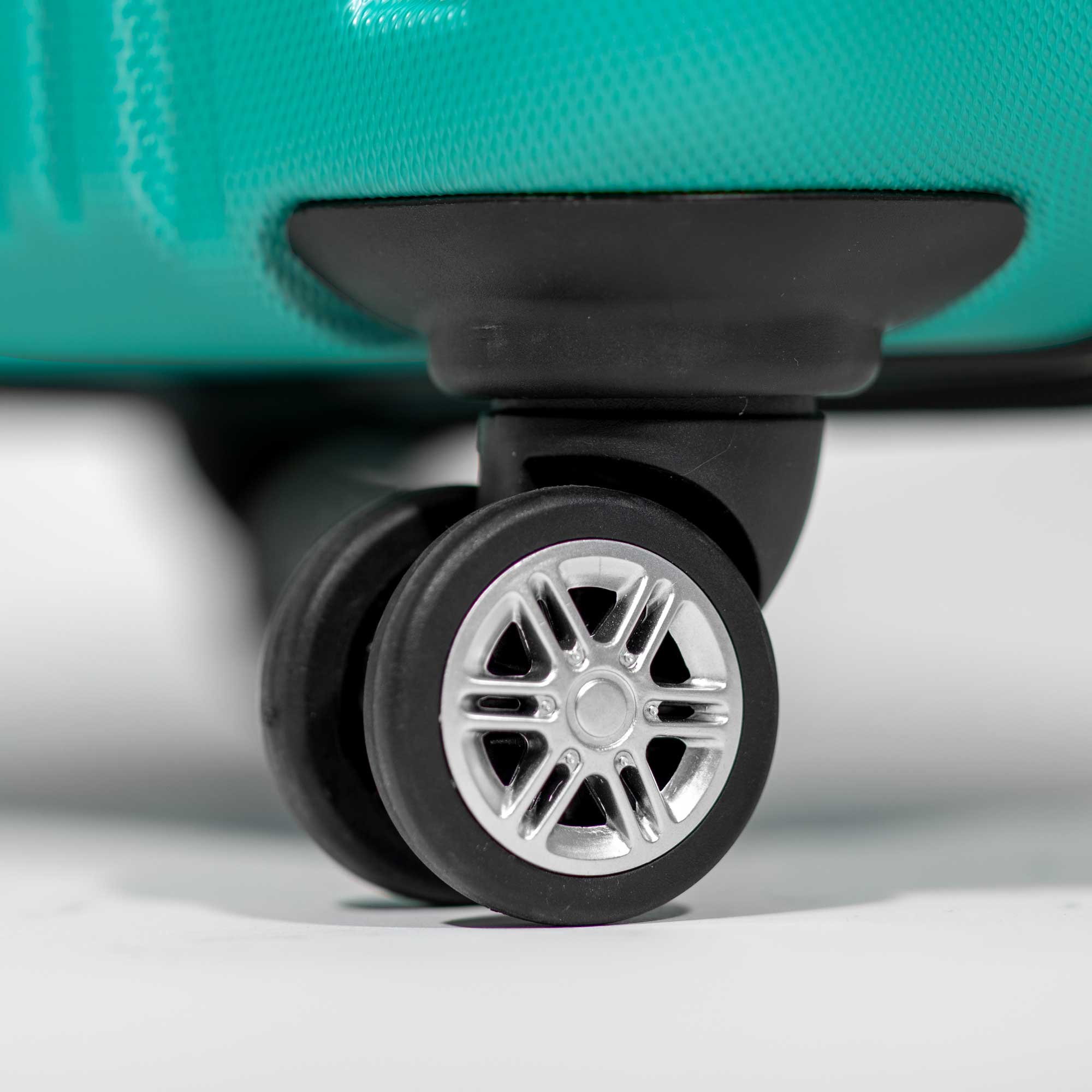 Dellonda DL126 Luggage Action shot - wheel