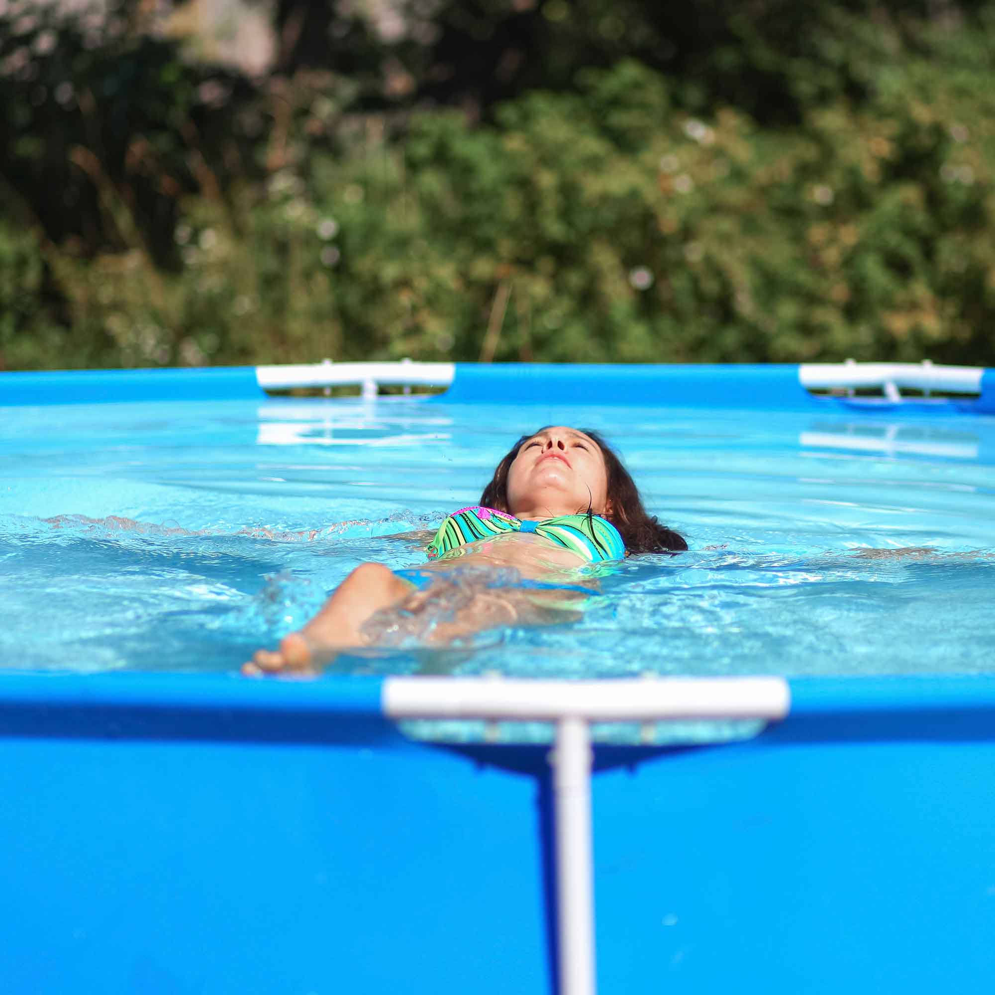 Dellonda DL19 Steel Frame Pools Action shot - swimming