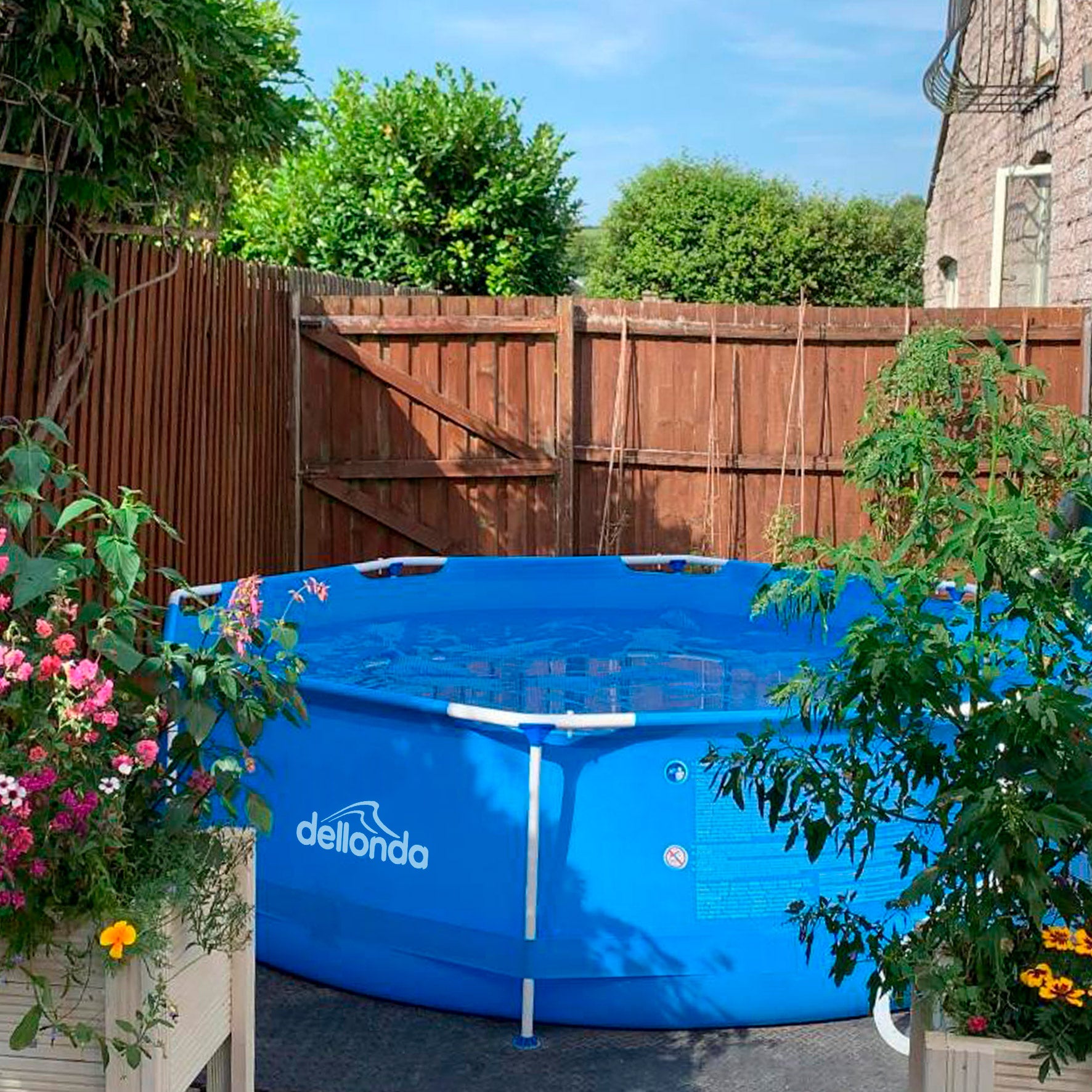 Dellonda DL20 Steel Frame Pools Action shot - in garden - 3rd perspective