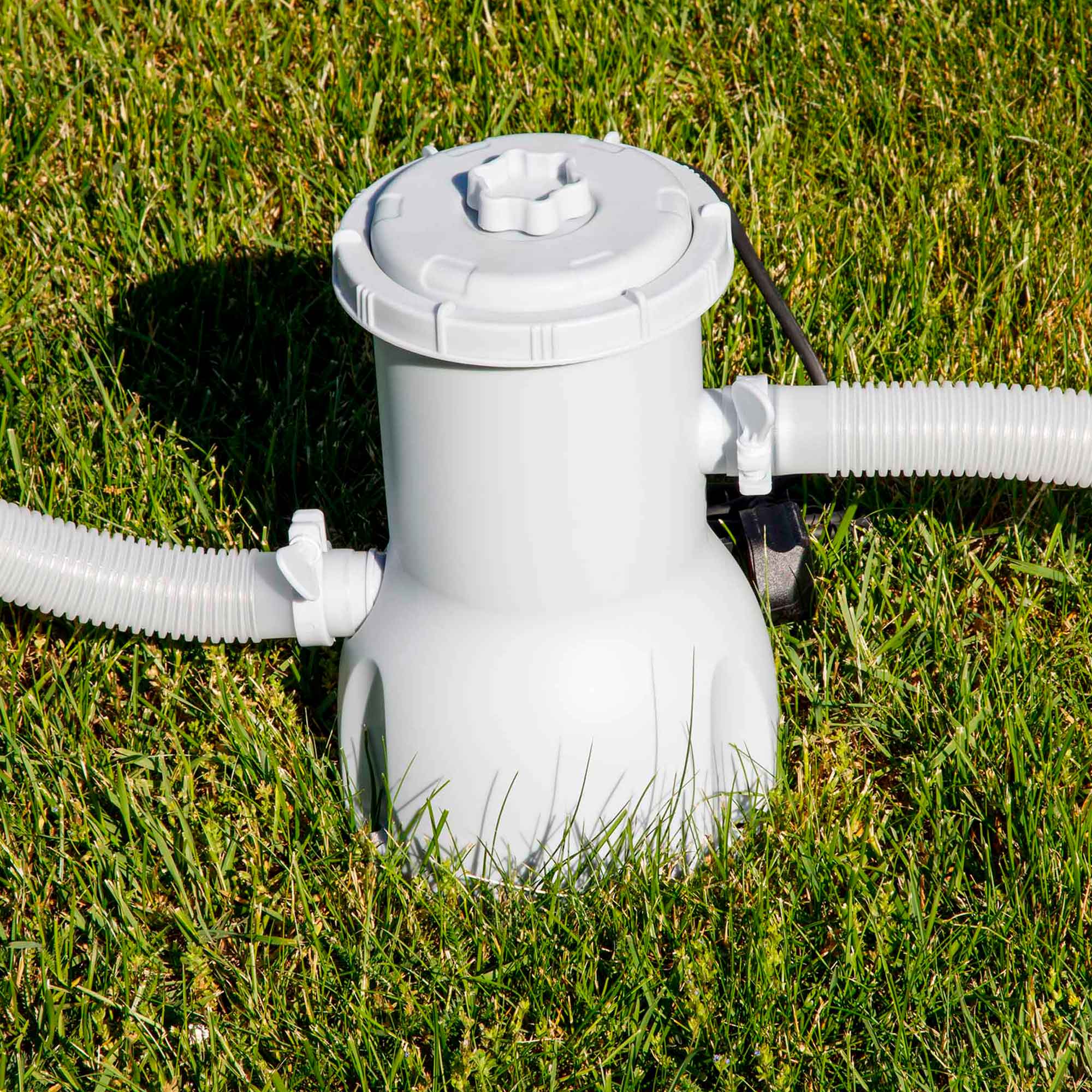 Dellonda DL21 Steel Frame Pools Action shot - pump on grass