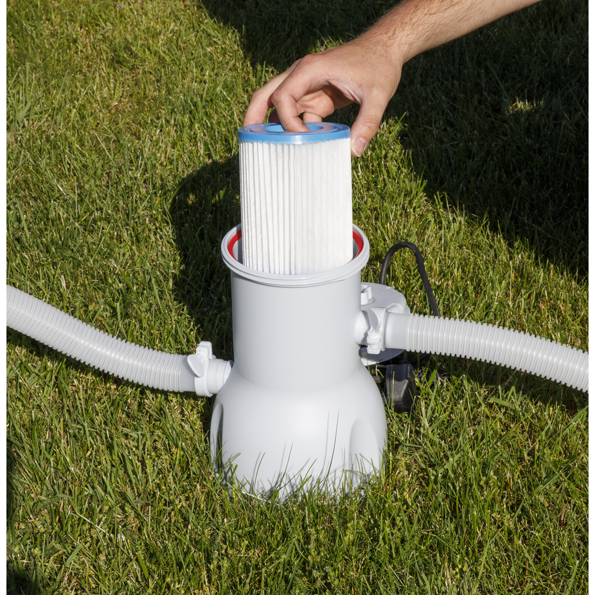 Dellonda DL21 Steel Frame Pools Action shot - putting - filter - into - pump