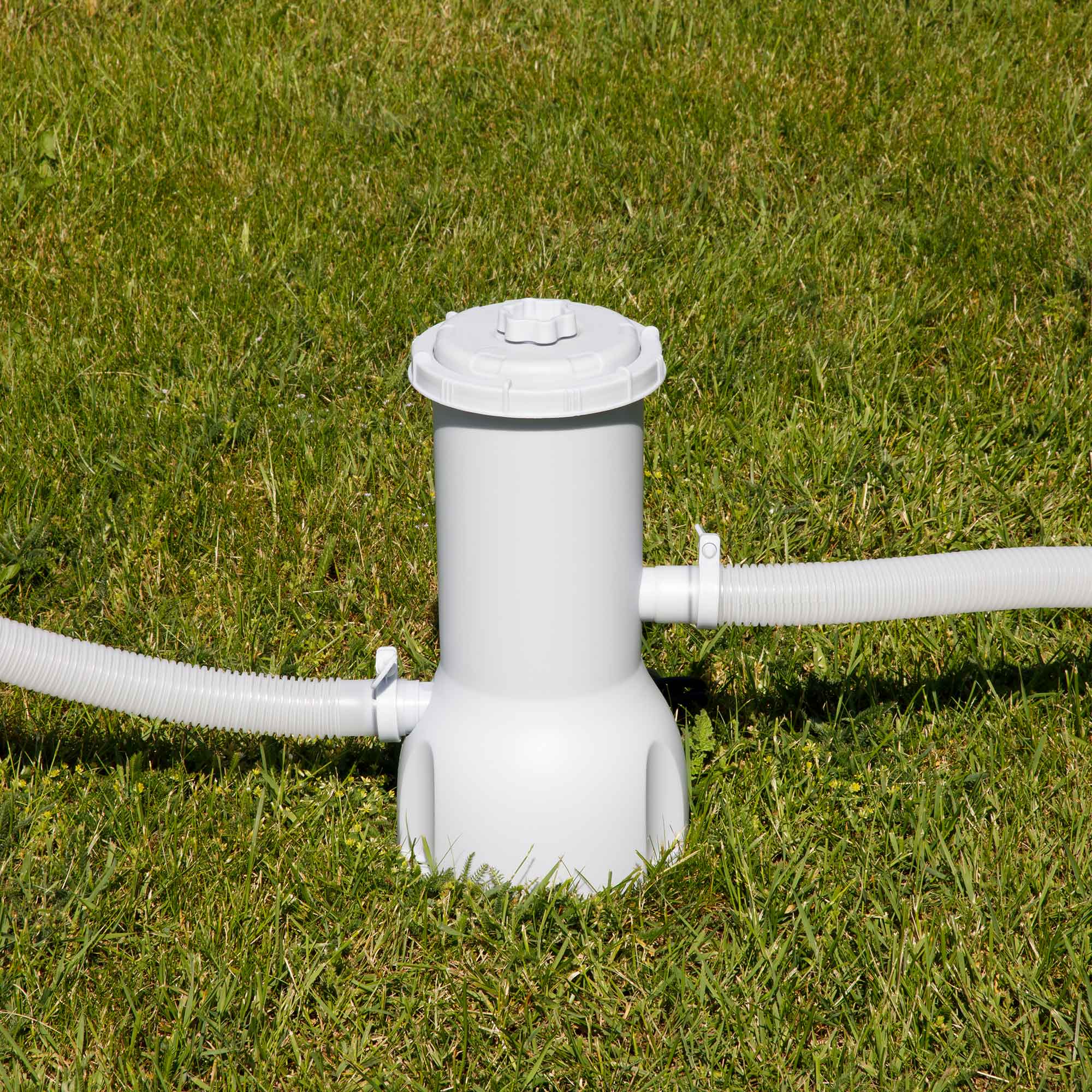 Dellonda DL22 Steel Frame Pools Action shot - pump on grass