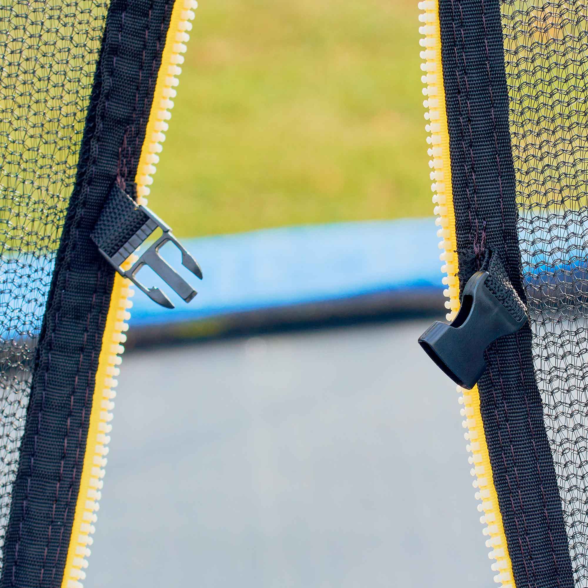 Dellonda DL67 Trampolines Action shot - zip - entrance - clip